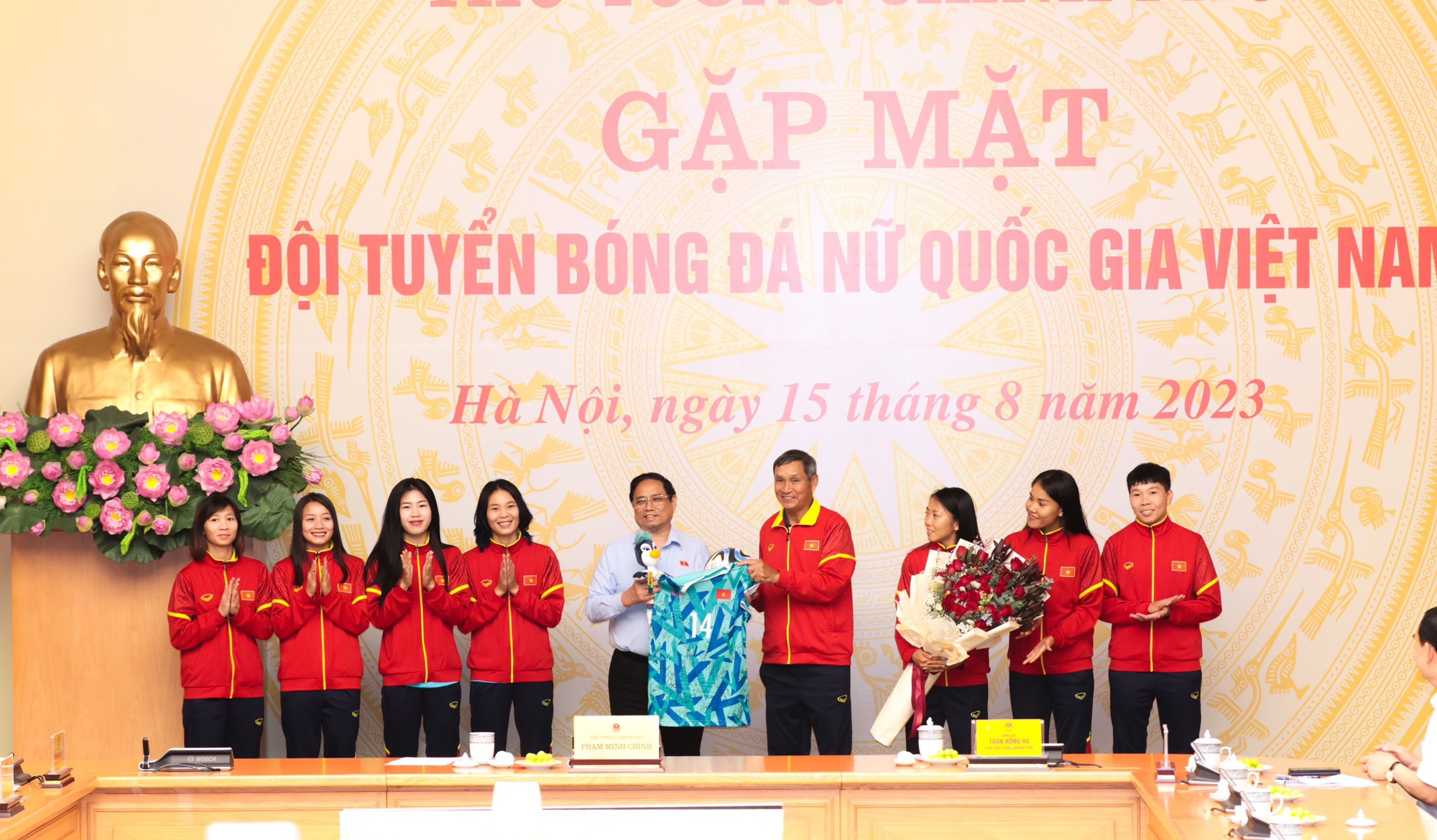 Thủ tướng Phạm Minh Chính chúc mừng các cô gái kim cương chơi với tinh thần VN - Ảnh 9.