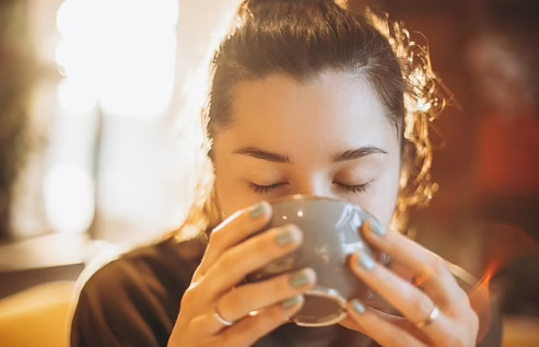 Chuyên gia tiết lộ mẹo để uống cà phê tốt cho sức khỏe nhất - Ảnh 1.