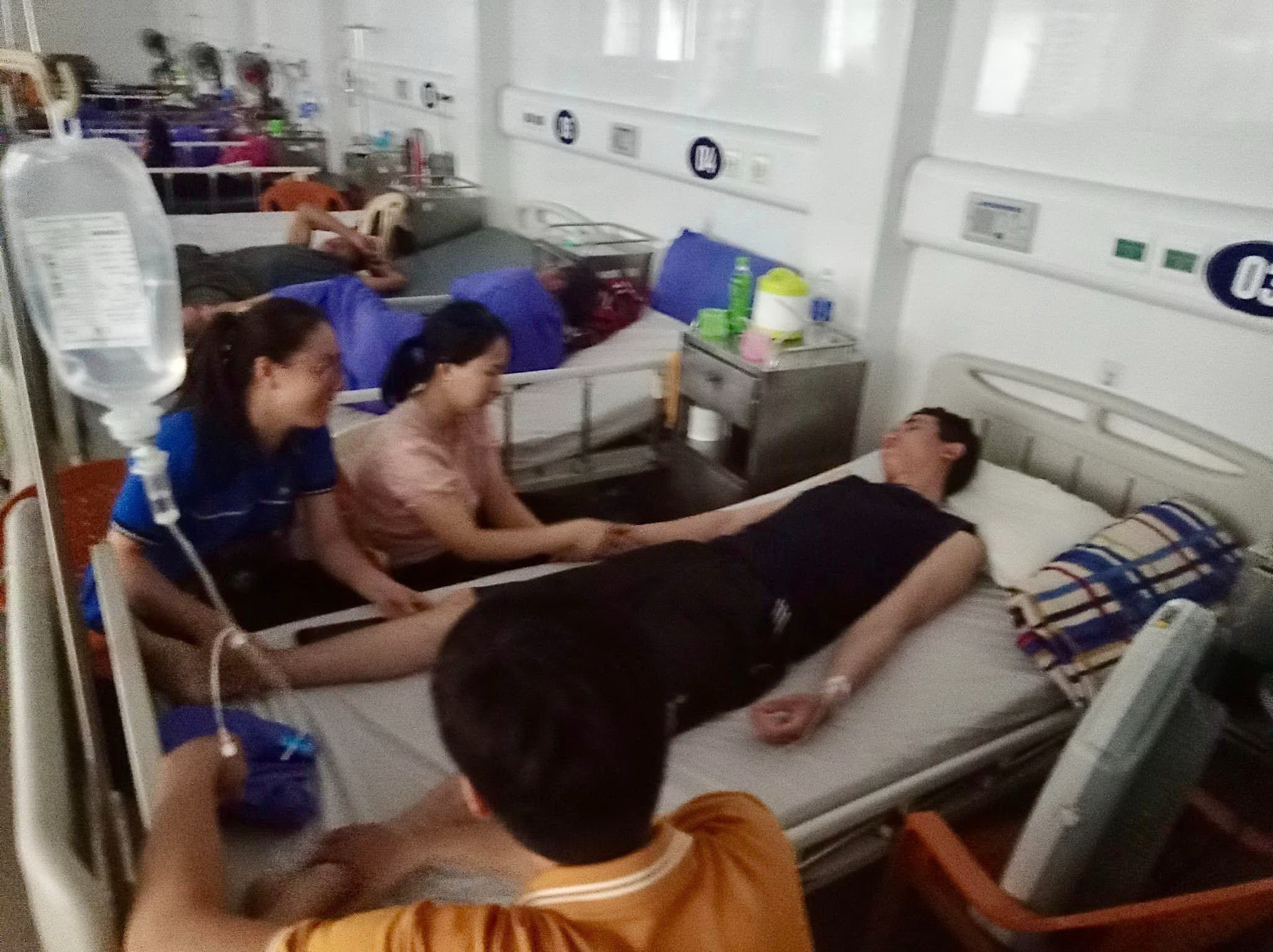 Quảng Bình: Trưởng phòng nội vụ tử vong khi bơi ra sông Gianh cứu con gái - Ảnh 1.