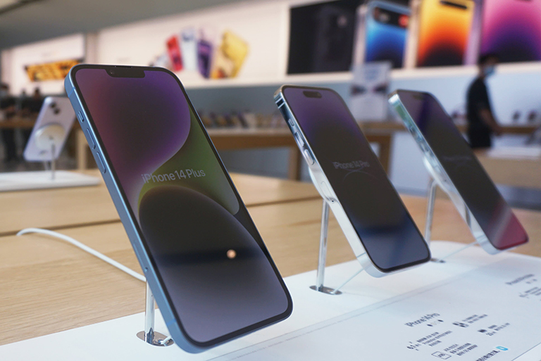 2023 là một năm tồi tệ về doanh số smartphone - Ảnh 1. 2023 là một năm tồi tệ về doanh số smartphone - Ảnh 1.