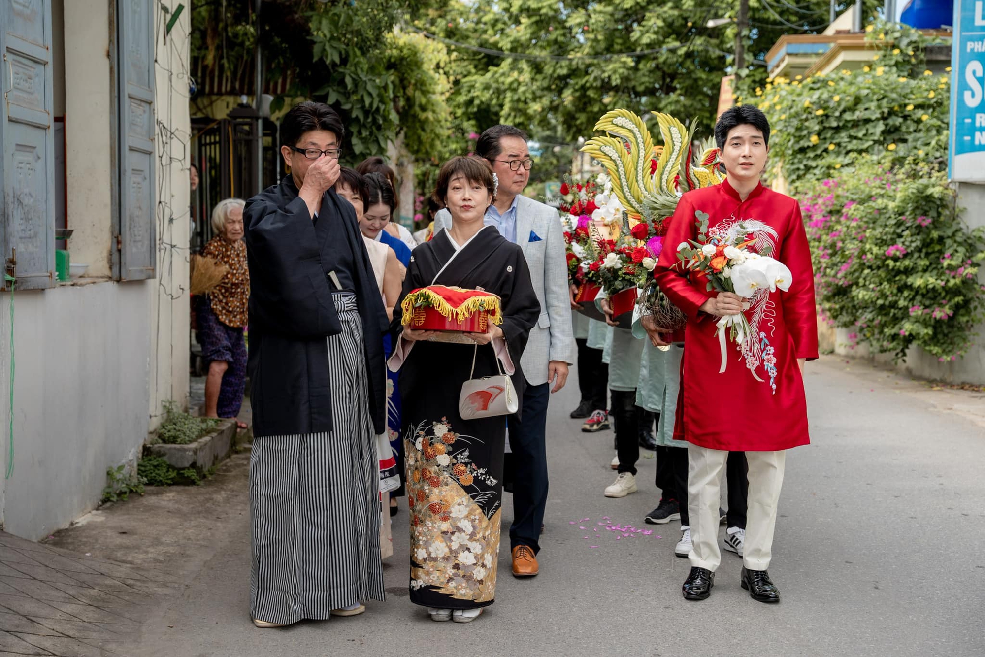 Đám cưới đặc biệt của chú rể Nhật và cô dâu Việt nhận 'mưa tim' - Ảnh 1.