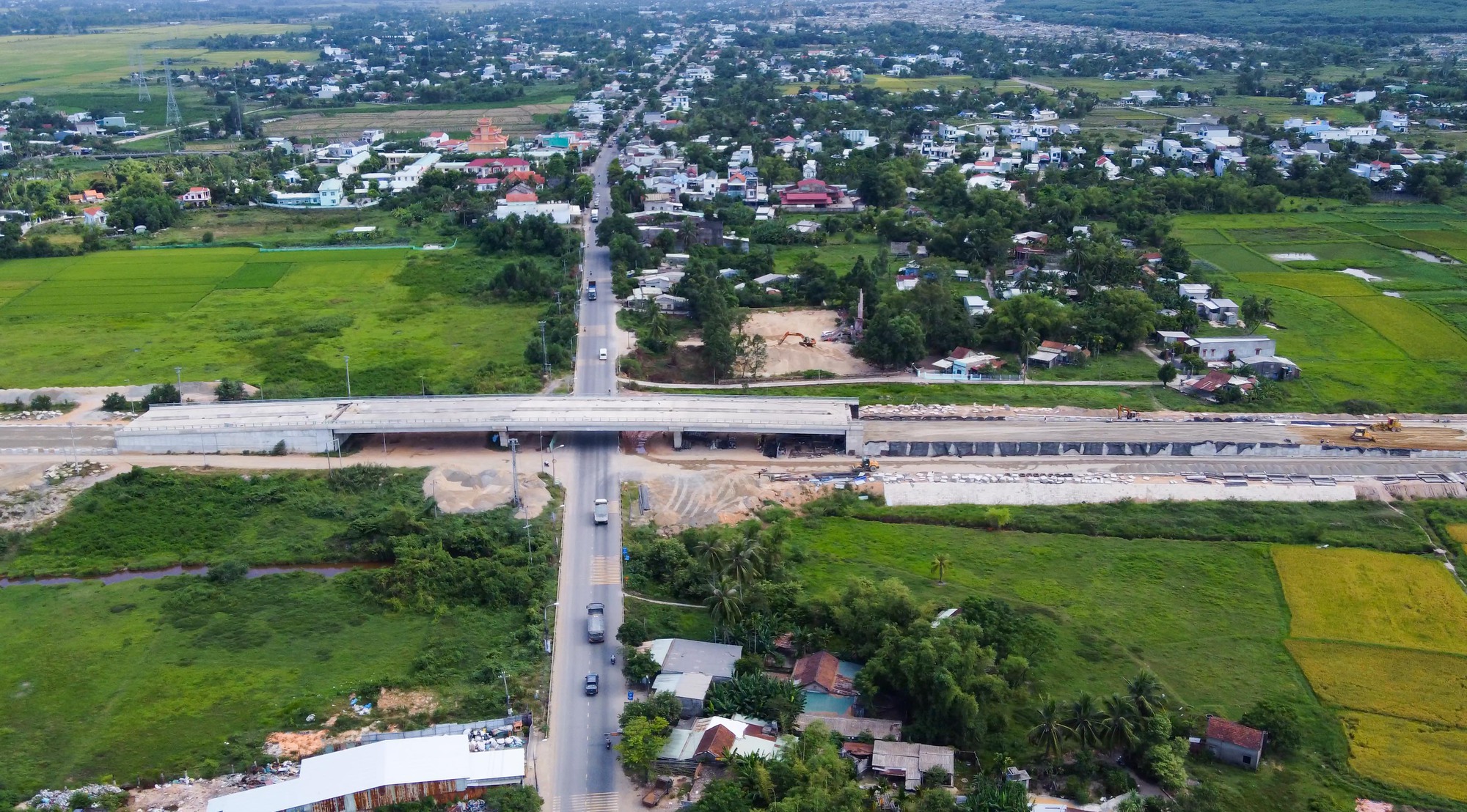 Đà Nẵng: 'Hình hài' đường vành đai phía tây nghìn tỉ sau vài năm chậm tiến độ - Ảnh 8.