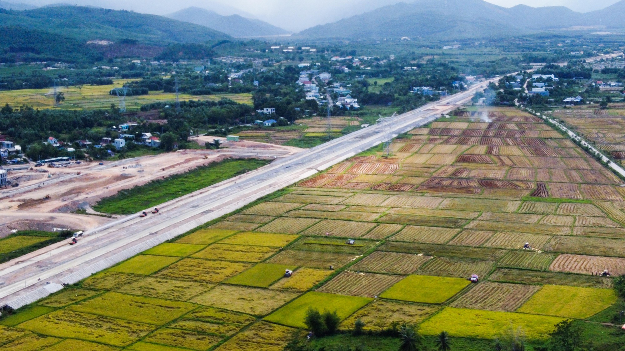 Đà Nẵng: 'Hình hài' đường vành đai phía tây nghìn tỉ sau vài năm chậm tiến độ - Ảnh 2.