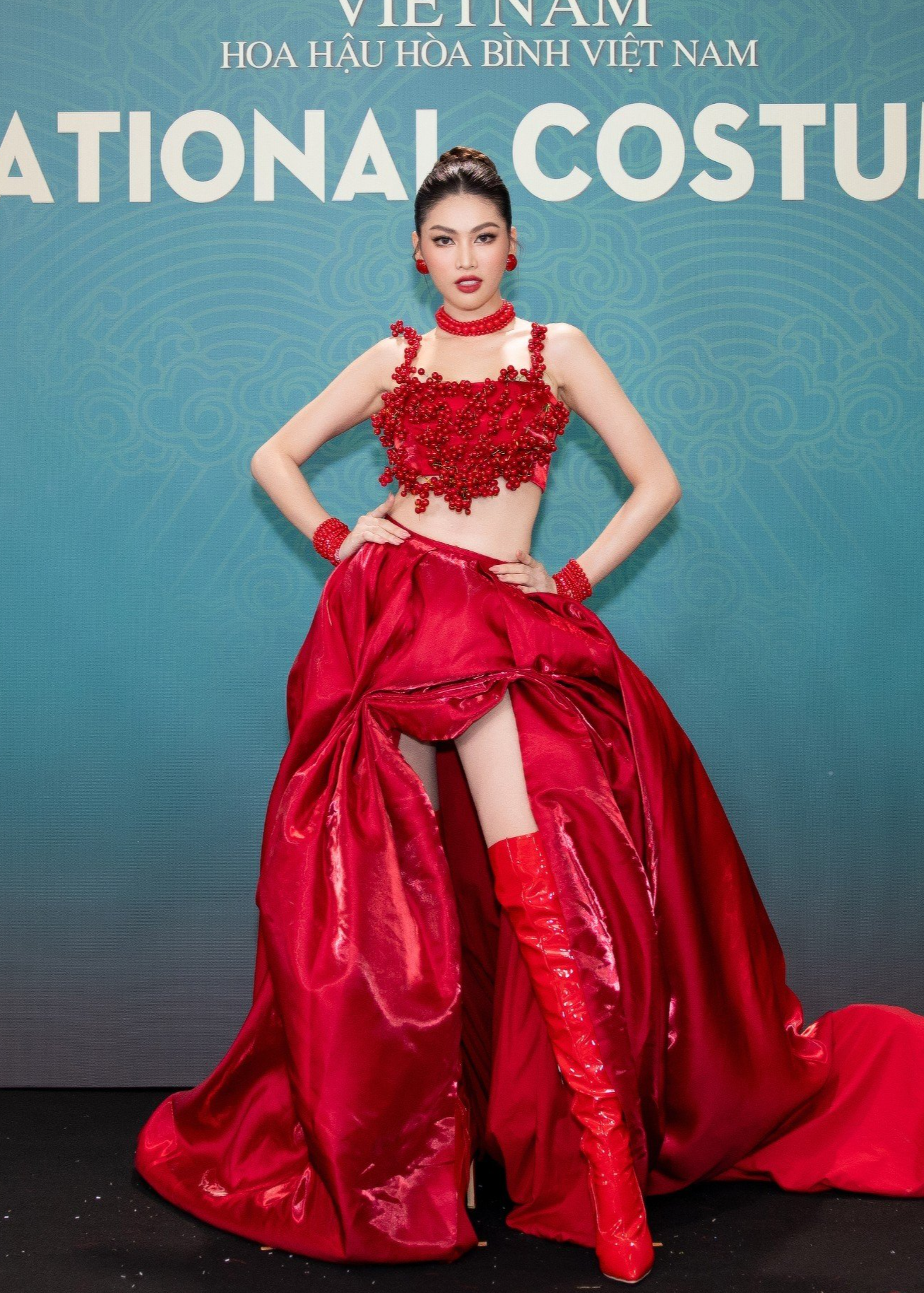 Hoa hậu Lương Thùy Linh khoe chân dài 1,22m tại sự kiện - Ảnh 11.