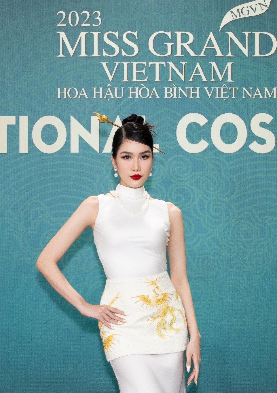 Hoa hậu Lương Thùy Linh khoe chân dài 1,22m tại sự kiện - Ảnh 10.
