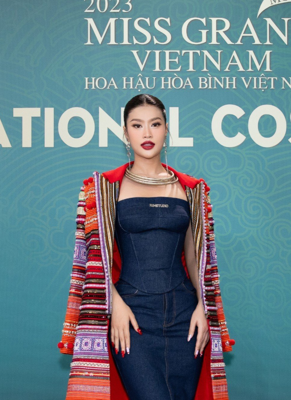 Hoa hậu Lương Thùy Linh khoe chân dài 1,22m tại sự kiện - Ảnh 3.