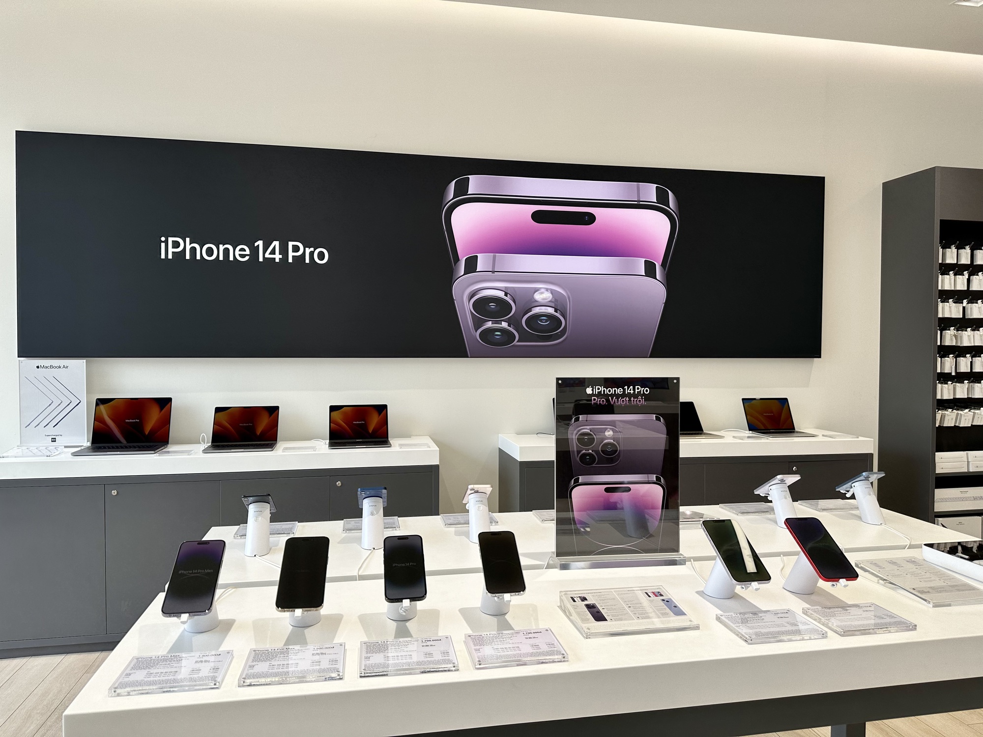 iPhone luôn có sức hấp dẫn đối với một bộ phận không nhỏ người Việt iPhone luôn có sức hấp dẫn đối với một bộ phận không nhỏ người Việt