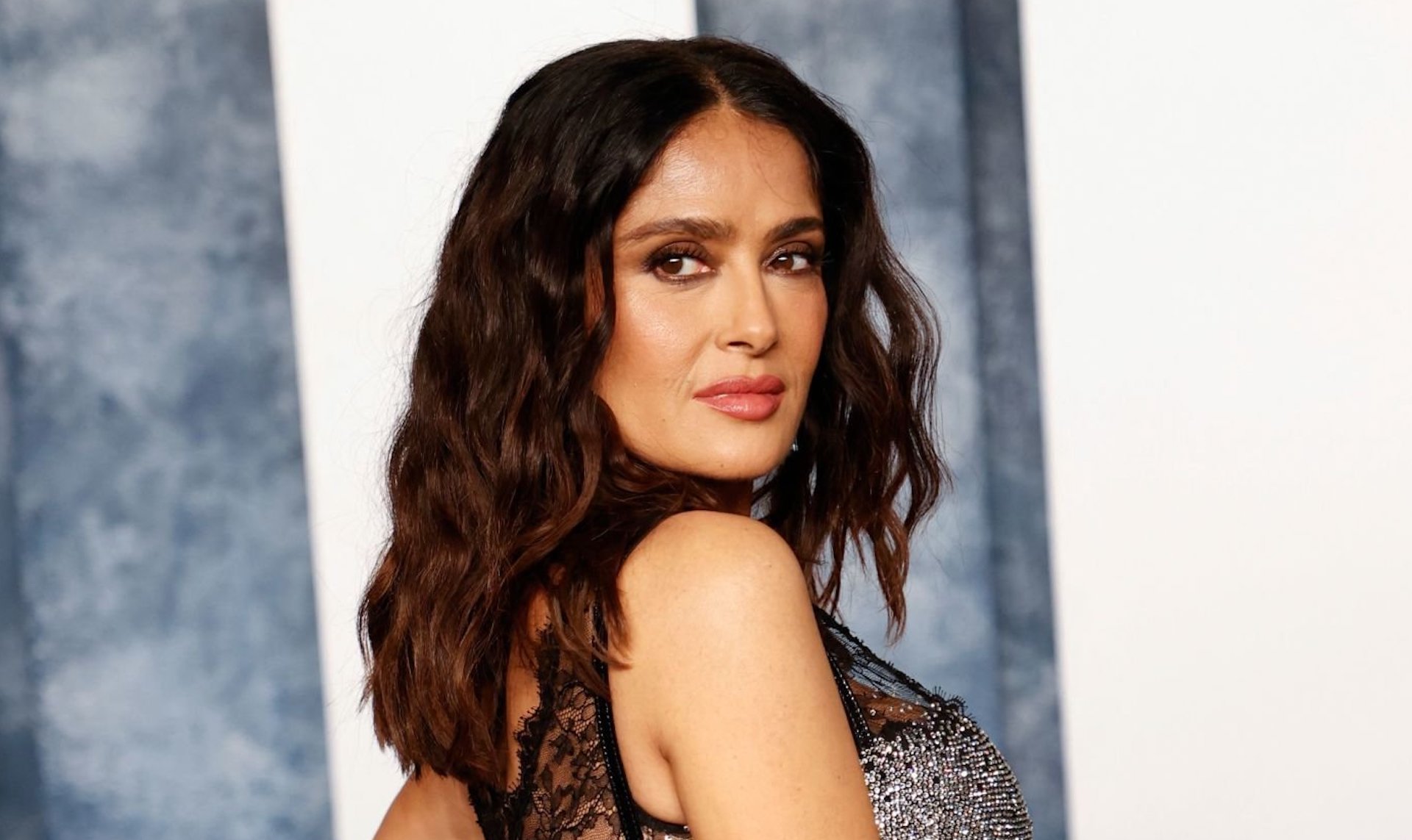 Sắc vóc bốc lửa của Salma Hayek ở tuổi U.60 - Ảnh 11.