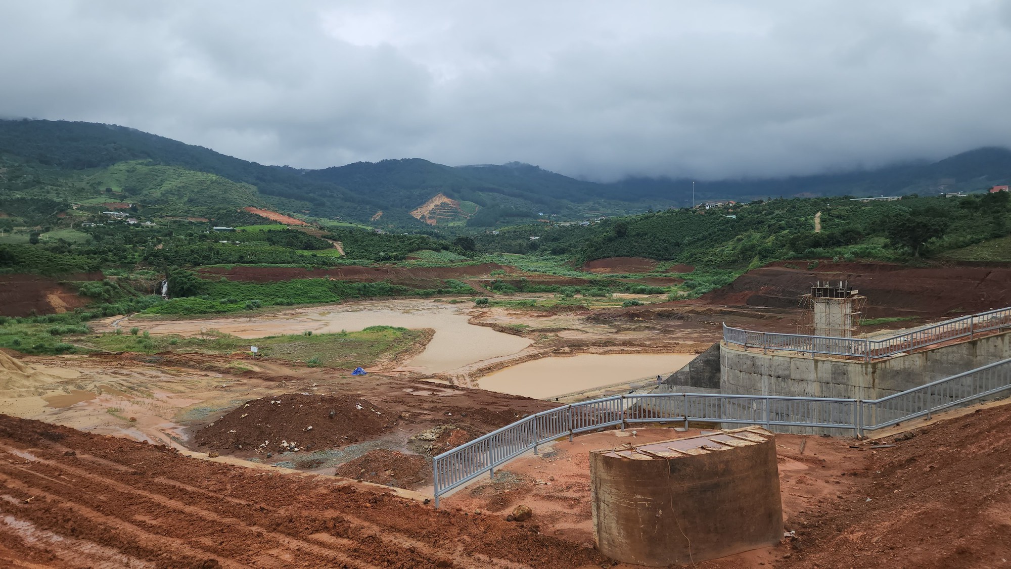 Lâm Đồng: Sụt lún đất nghiêm trọng tại dự án hồ chứa nước Đông Thanh - Ảnh 14.