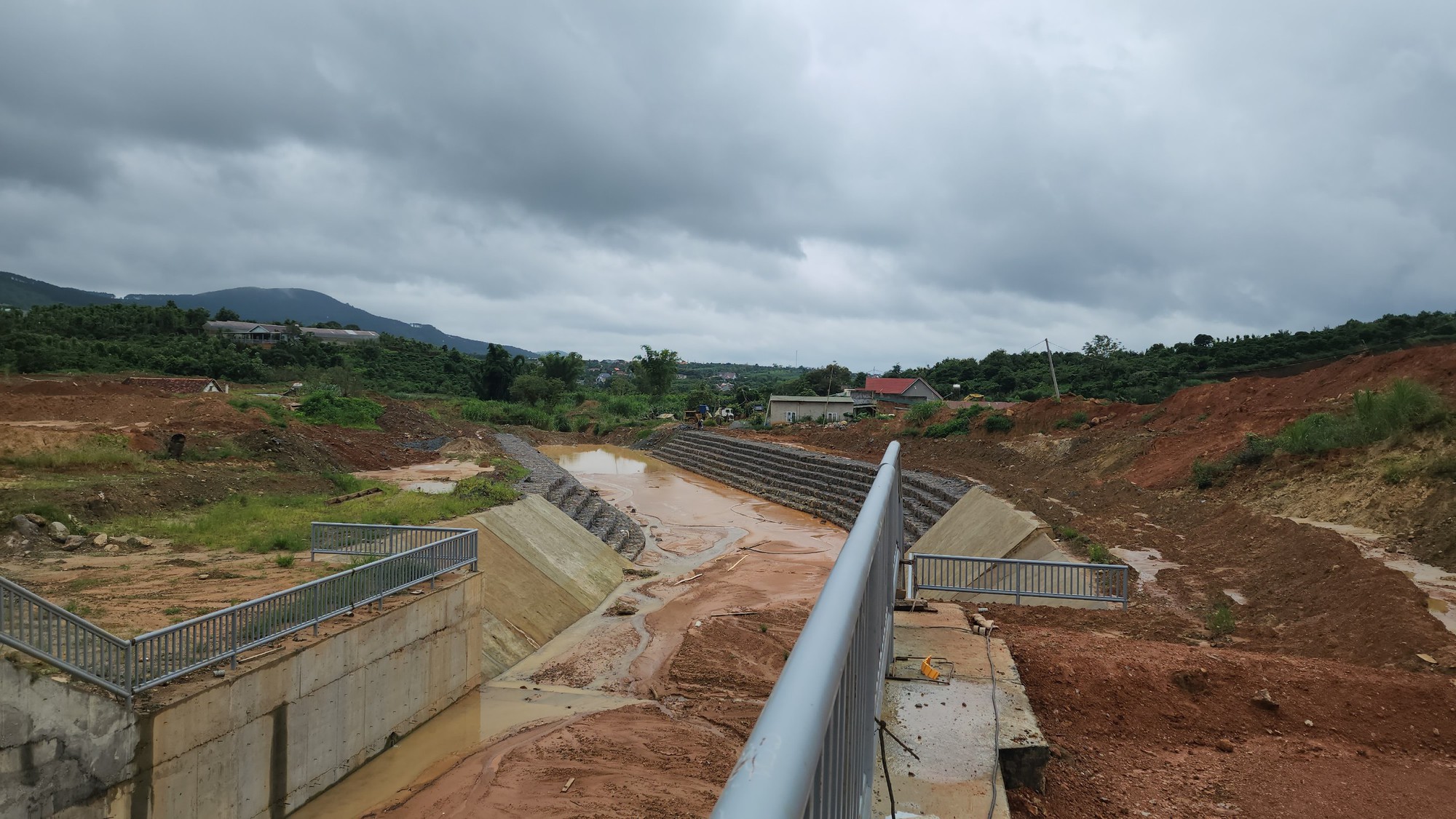 Lâm Đồng: Sụt lún đất nghiêm trọng tại dự án hồ chứa nước Đông Thanh - Ảnh 6.