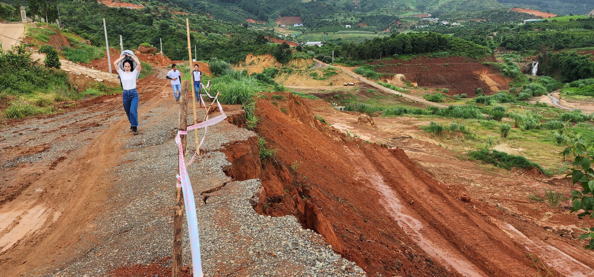 Lâm Đồng: Sụt lún đất nghiêm trọng tại dự án hồ chứa nước Đông Thanh - Ảnh 15.