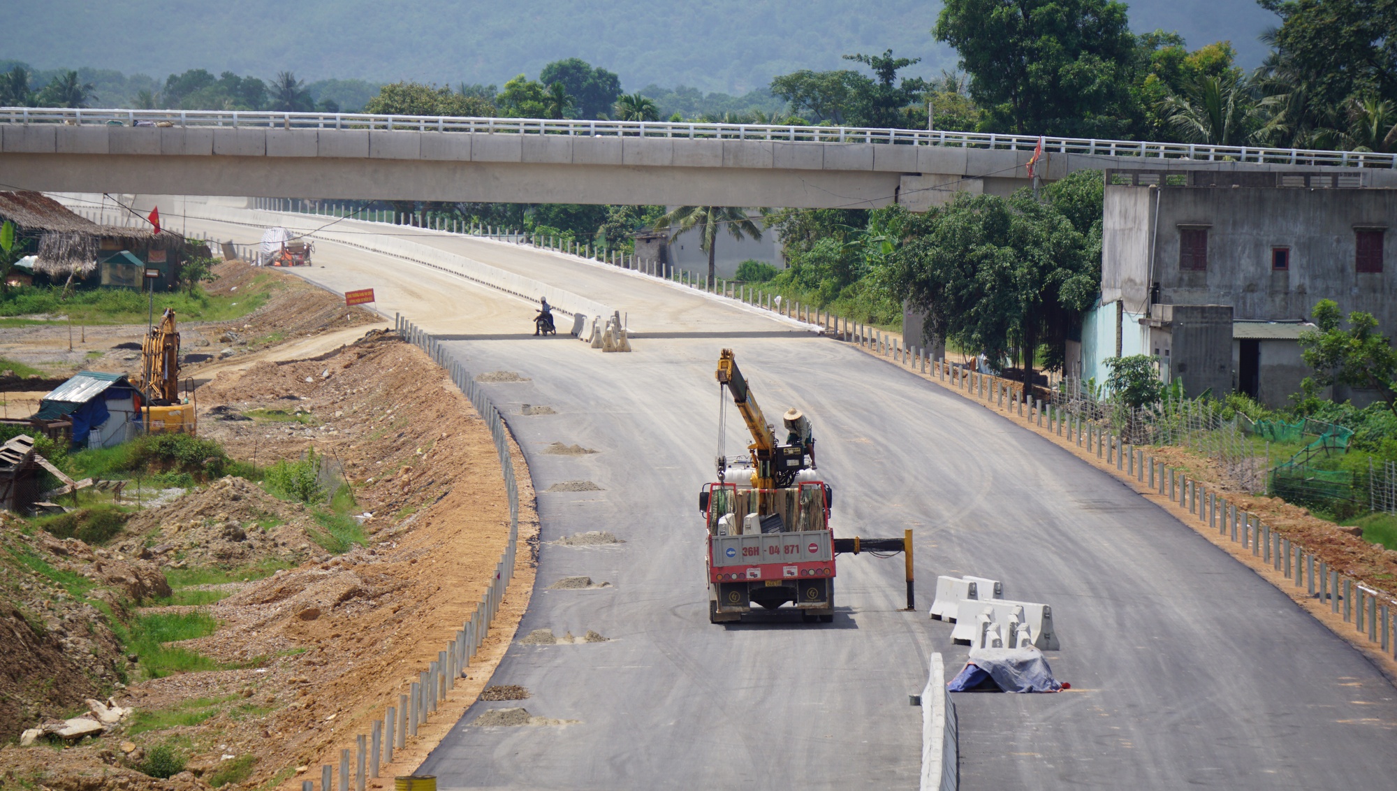 Cận cảnh cao tốc QL45 - Nghi Sơn sắp thông xe - Ảnh 10.