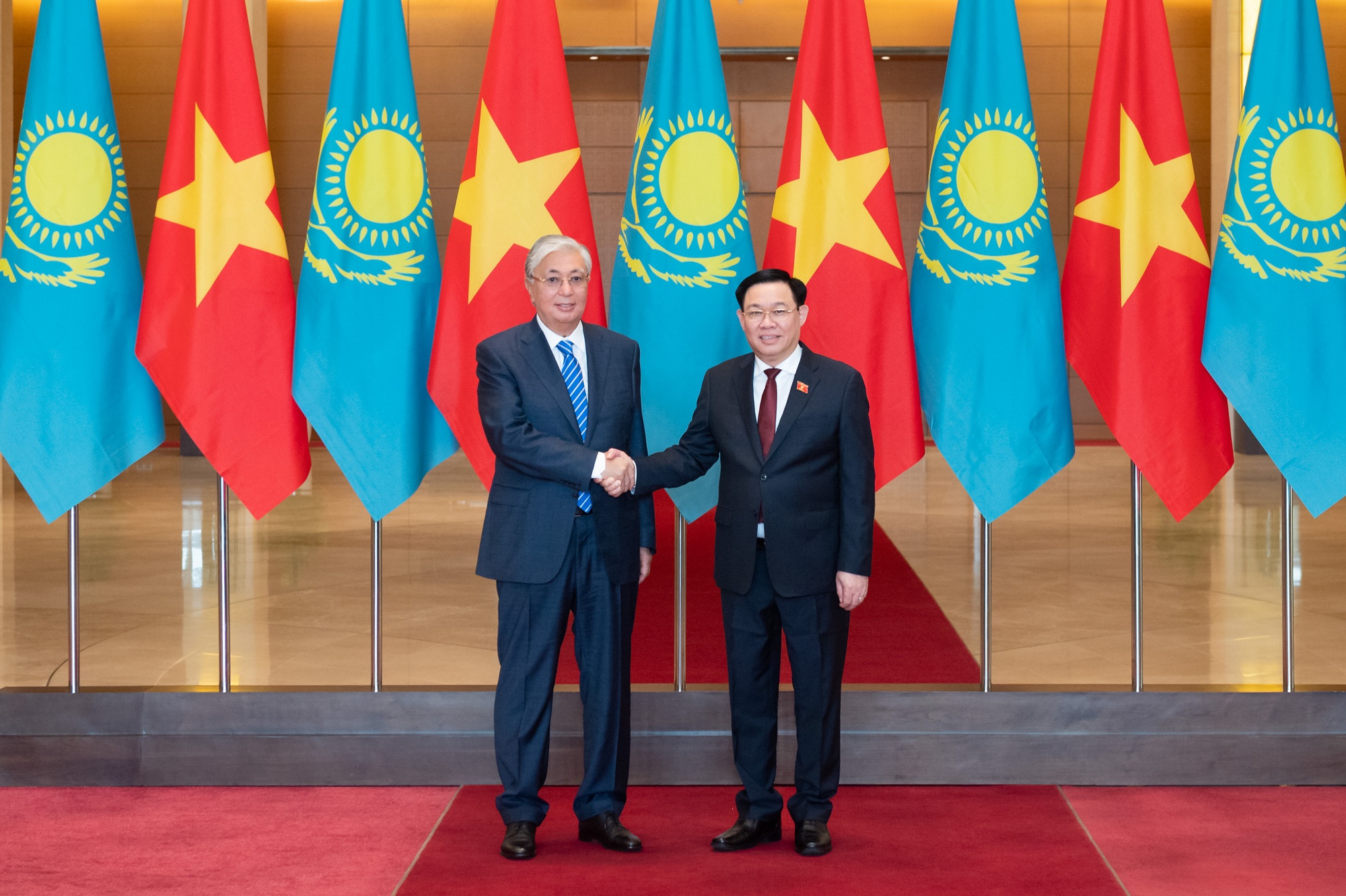 Kazakhstan sẽ thúc đẩy hướng trọng tâm hợp tác kinh tế sang Việt Nam - Ảnh 1.