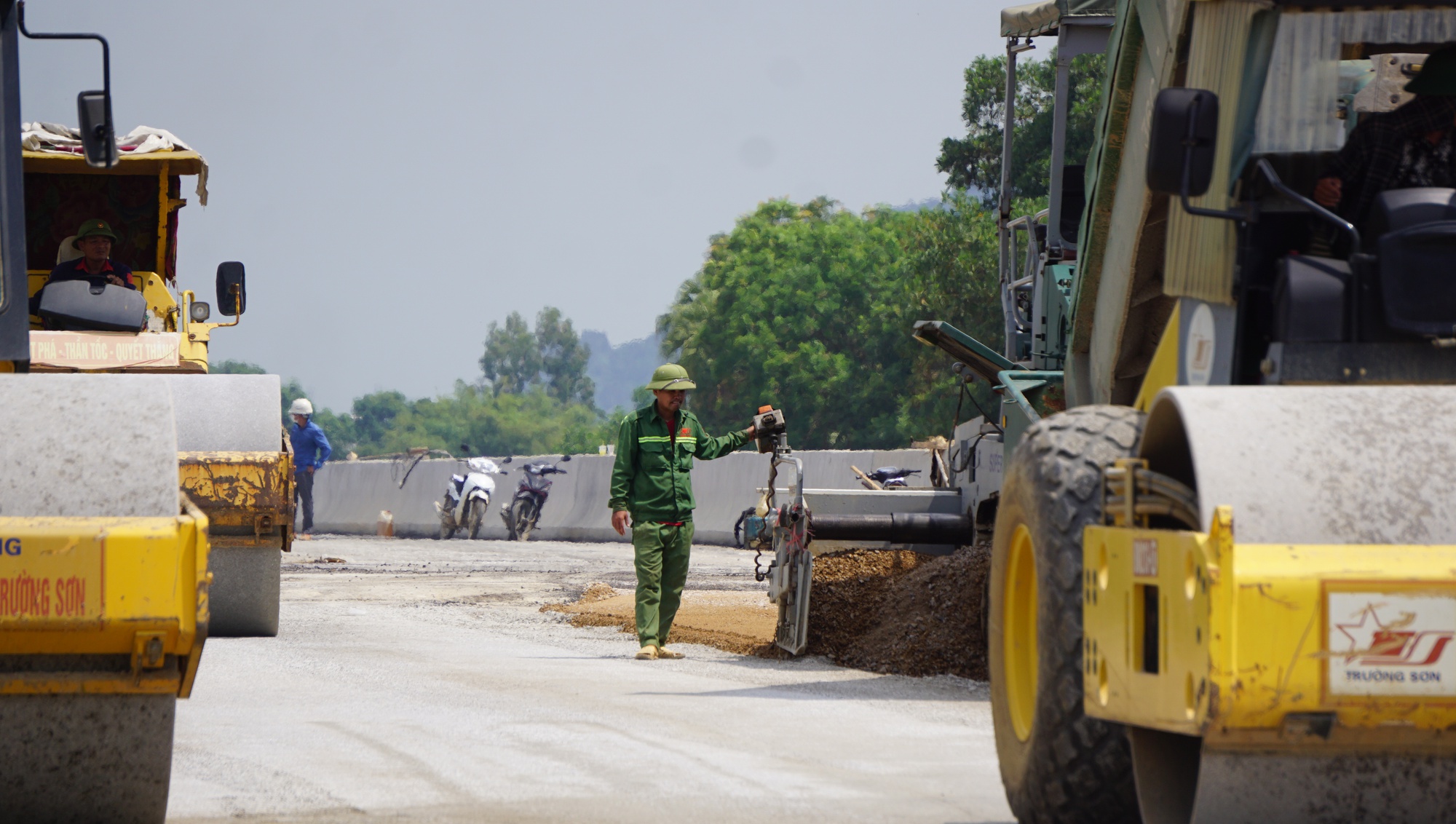 Cận cảnh cao tốc QL45 - Nghi Sơn sắp thông xe - Ảnh 11.