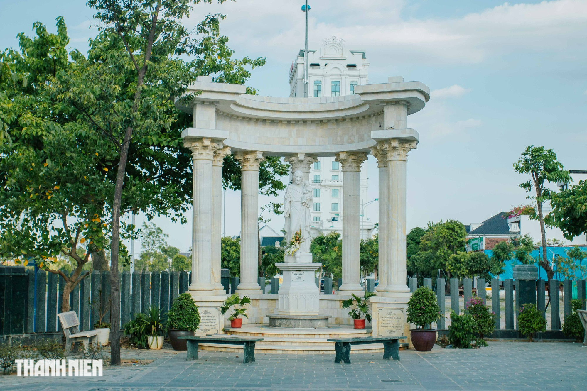 Chiêm ngưỡng vẻ đẹp của ngôi nhà thờ đá lớn nhất Quảng Bình - Ảnh 3. Chiêm ngưỡng vẻ đẹp của ngôi nhà thờ đá lớn nhất Quảng Bình - Ảnh 3.