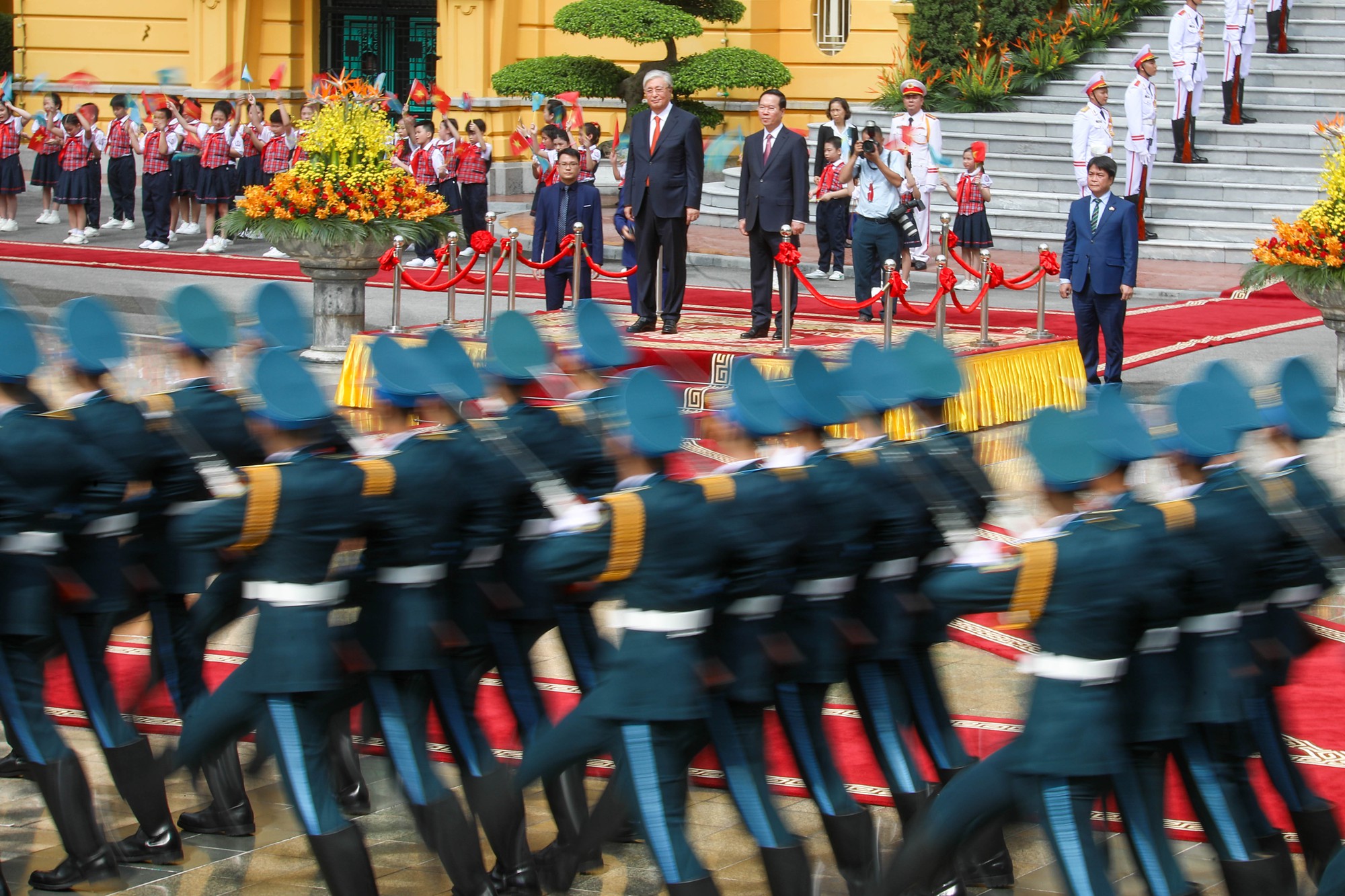 Chủ tịch nước Võ Văn Thưởng chủ trì lễ đón Tổng thống Kazakhstan - Ảnh 5.