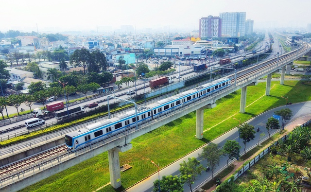 Metro số 1 TP.HCM lần đầu tiên chạy trình diễn trên toàn tuyến  - Ảnh 1.