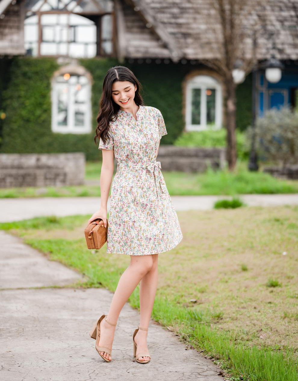 hàng đẹp] Váy hoa nhí vintage dài tay cổ tròn màu trắng, váy suông hoa nhí  chất voan lụa đẹp YUMI STORE | A434 🌟 | Shopee Việt Nam