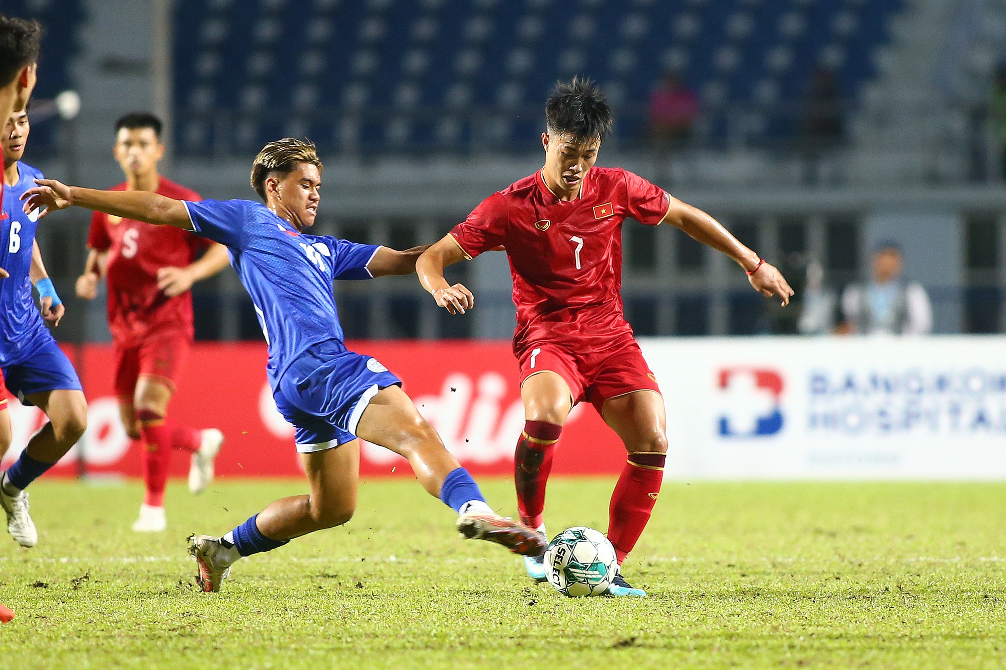 Phạm lỗi ác ý với tiền vệ U.23 Việt Nam, cầu thủ Philippines nói gì? - Ảnh 1.