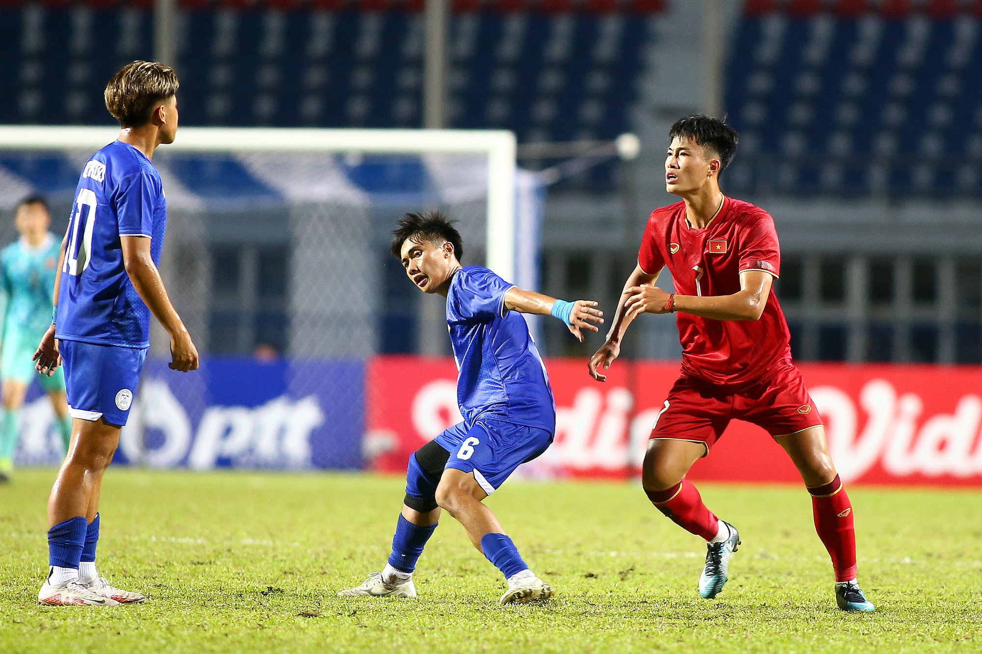Phạm lỗi ác ý với tiền vệ U.23 Việt Nam, cầu thủ Philippines nói gì? - Ảnh 3.