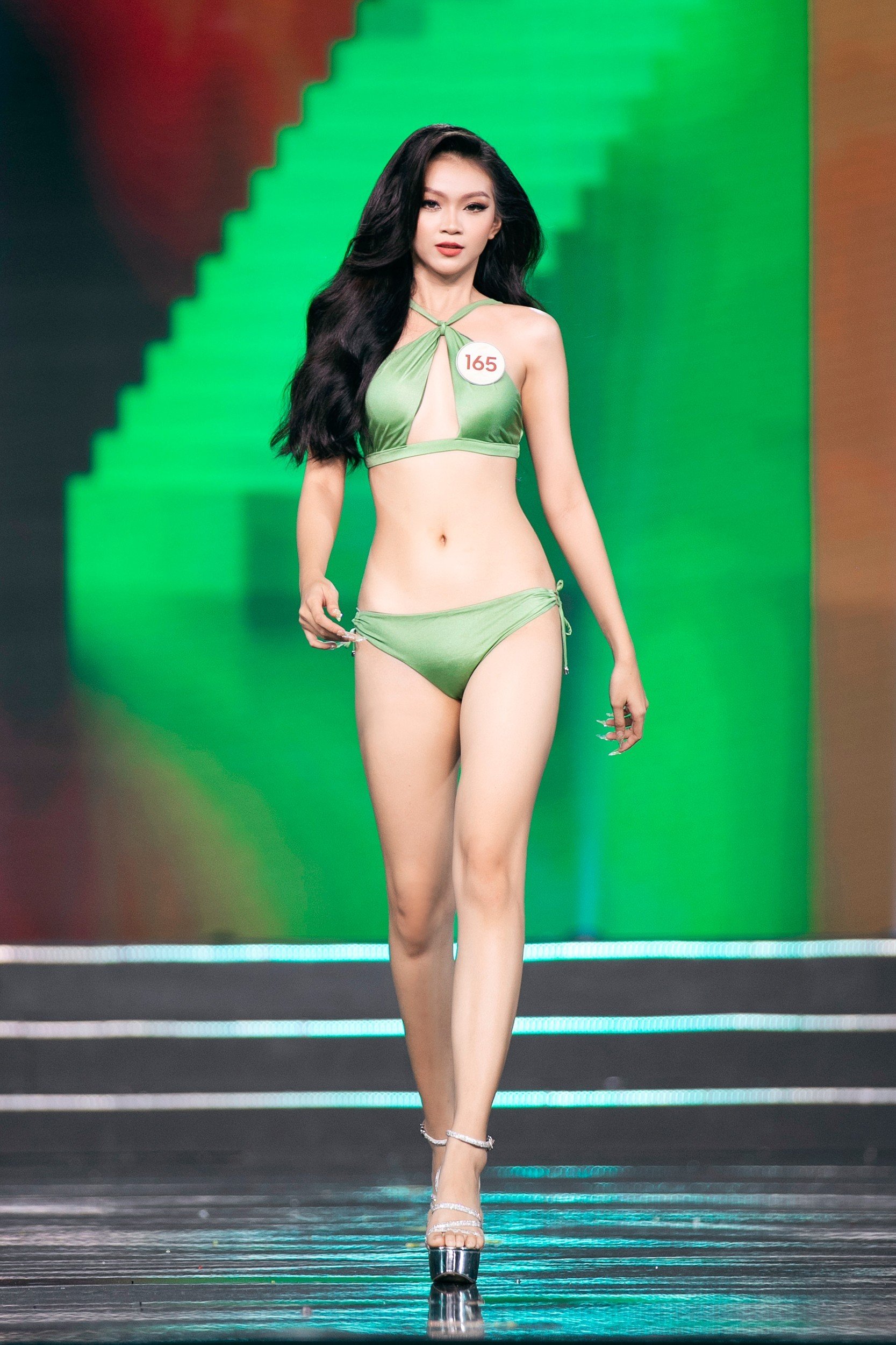 Thí sinh Miss Grand Vietnam nóng bỏng khi diễn áo tắm - Ảnh 5.
