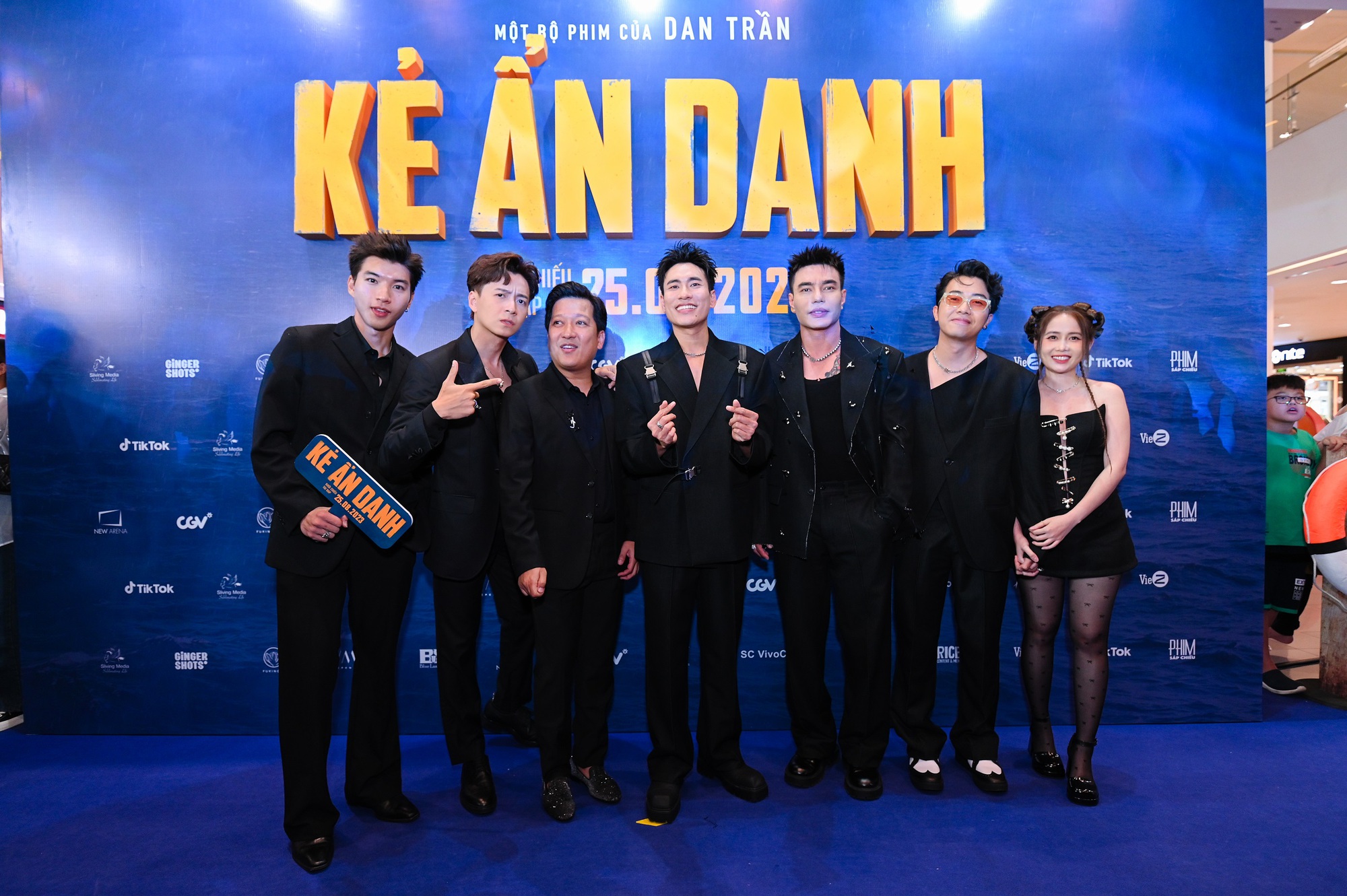Dàn sao '2 ngày 1 đêm' tề tựu chúc mừng Kiều Minh Tuấn ra phim mới  - Ảnh 2.