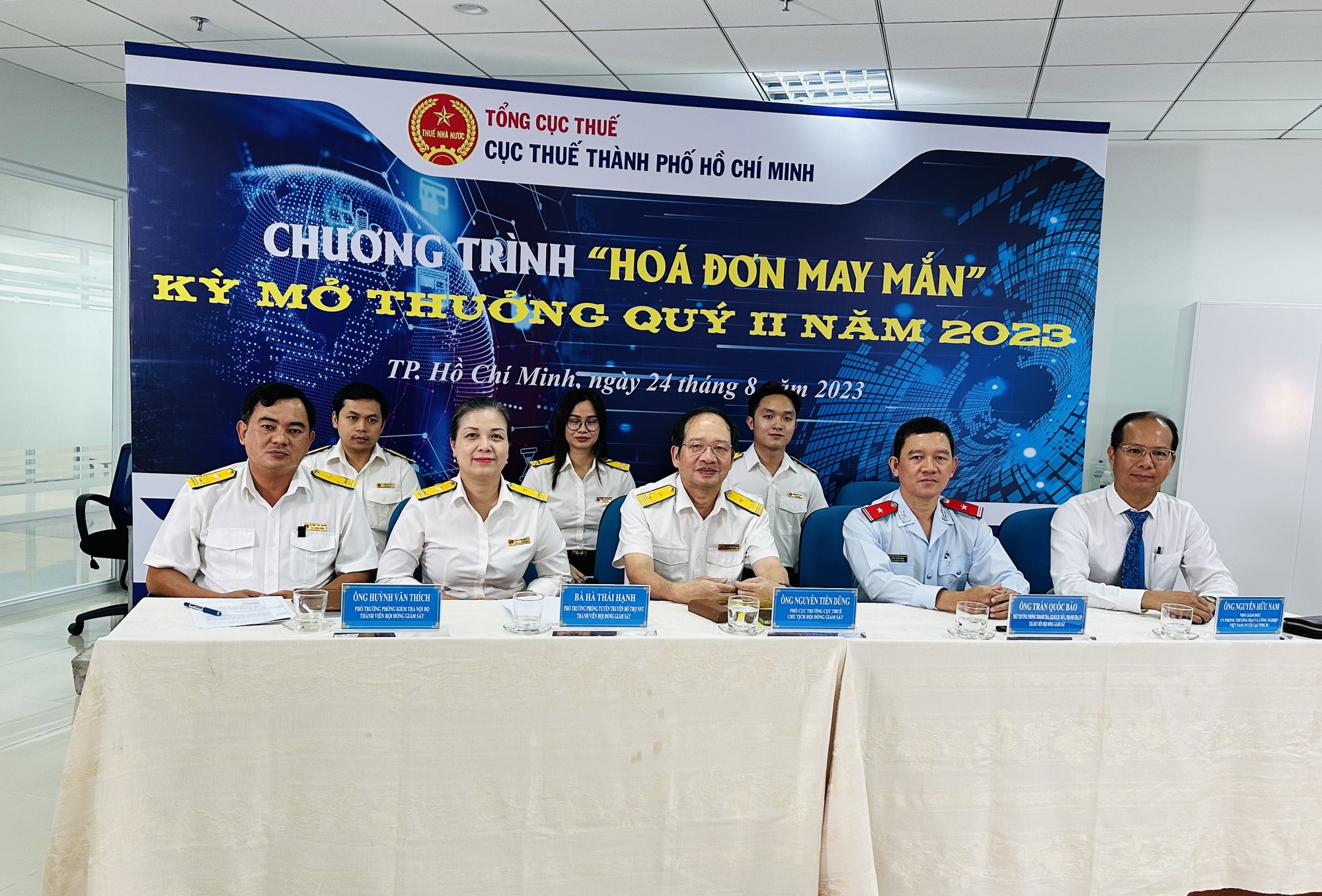 Cục thuế TP.HCM tìm ra 14 hóa đơn điện tử may mắn trúng 185 triệu đồng - Ảnh 1.