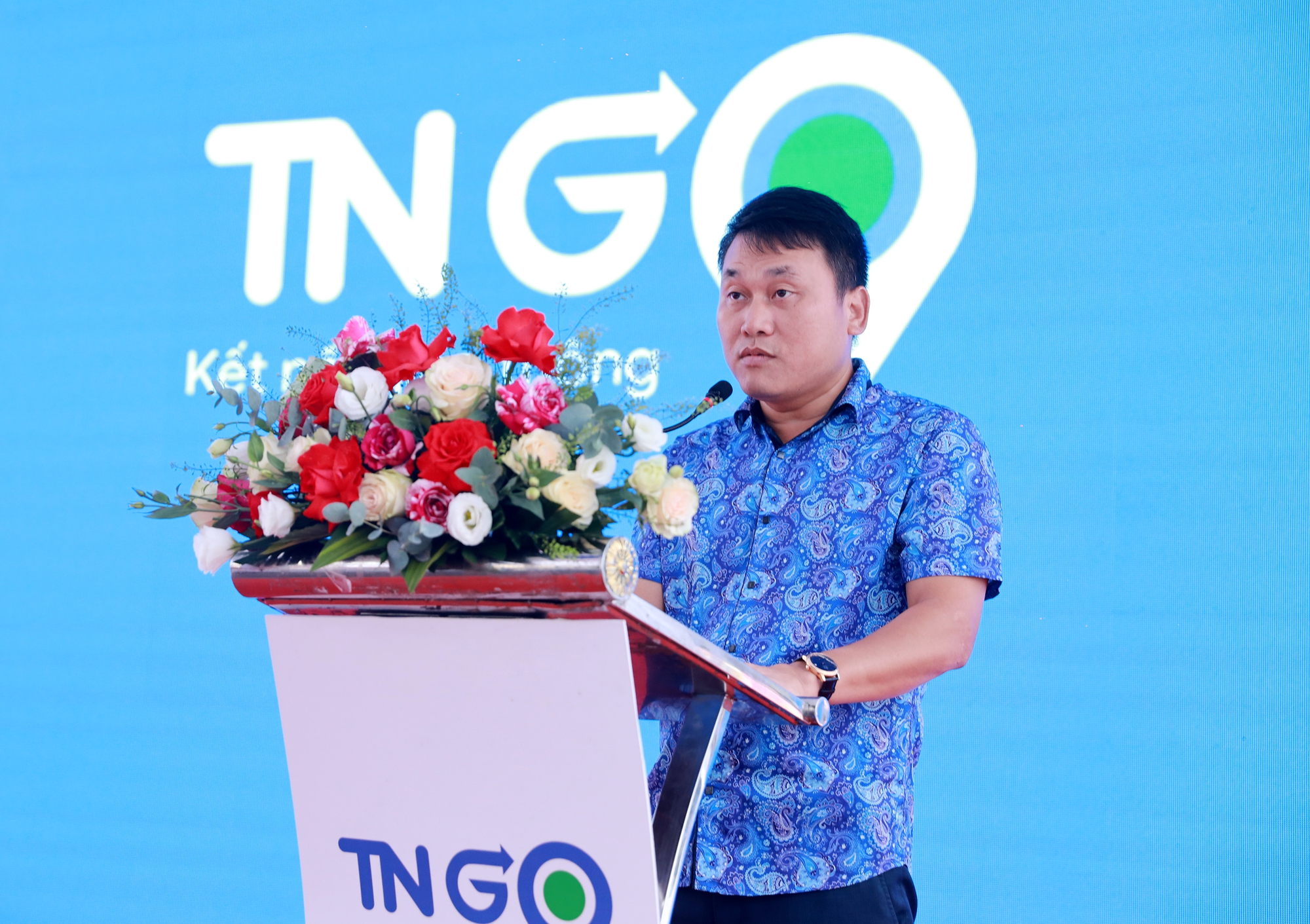 Phó chủ tịch Hà Nội mướt mồ hôi trải nghiệm dịch vụ xe đạp công cộng - Ảnh 2.