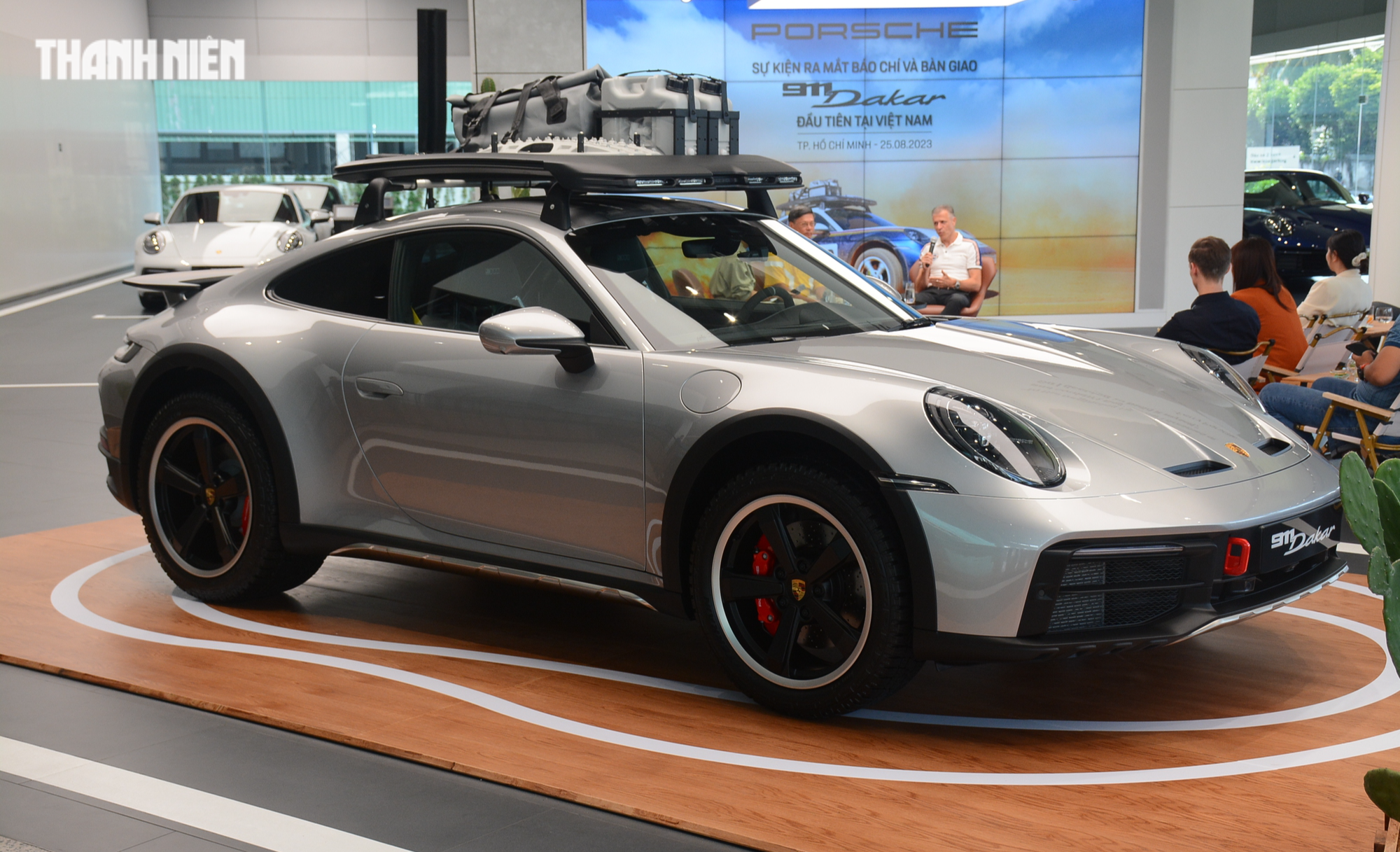 'Hàng hiếm' Porsche 911 Dakar đầu tiên về Việt Nam giá 16 tỉ đồng đã có chủ - Ảnh 3.