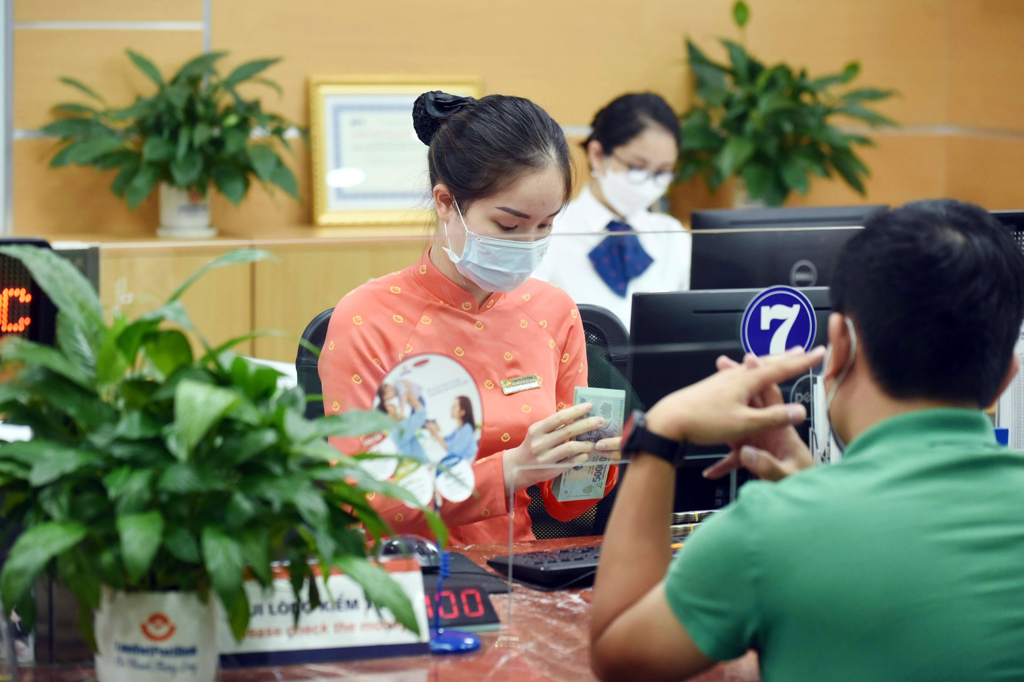 Làm thế nào đưa vốn ra nền kinh tế? - Ảnh 1. Làm thế nào đưa vốn ra nền kinh tế? - Ảnh 1.