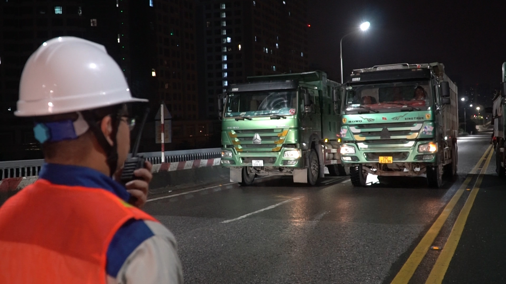  Cầu Thăng Long được kiểm định, nhiều tài xế phải quay đầu, đổi hướng di chuyển  - Ảnh 3.