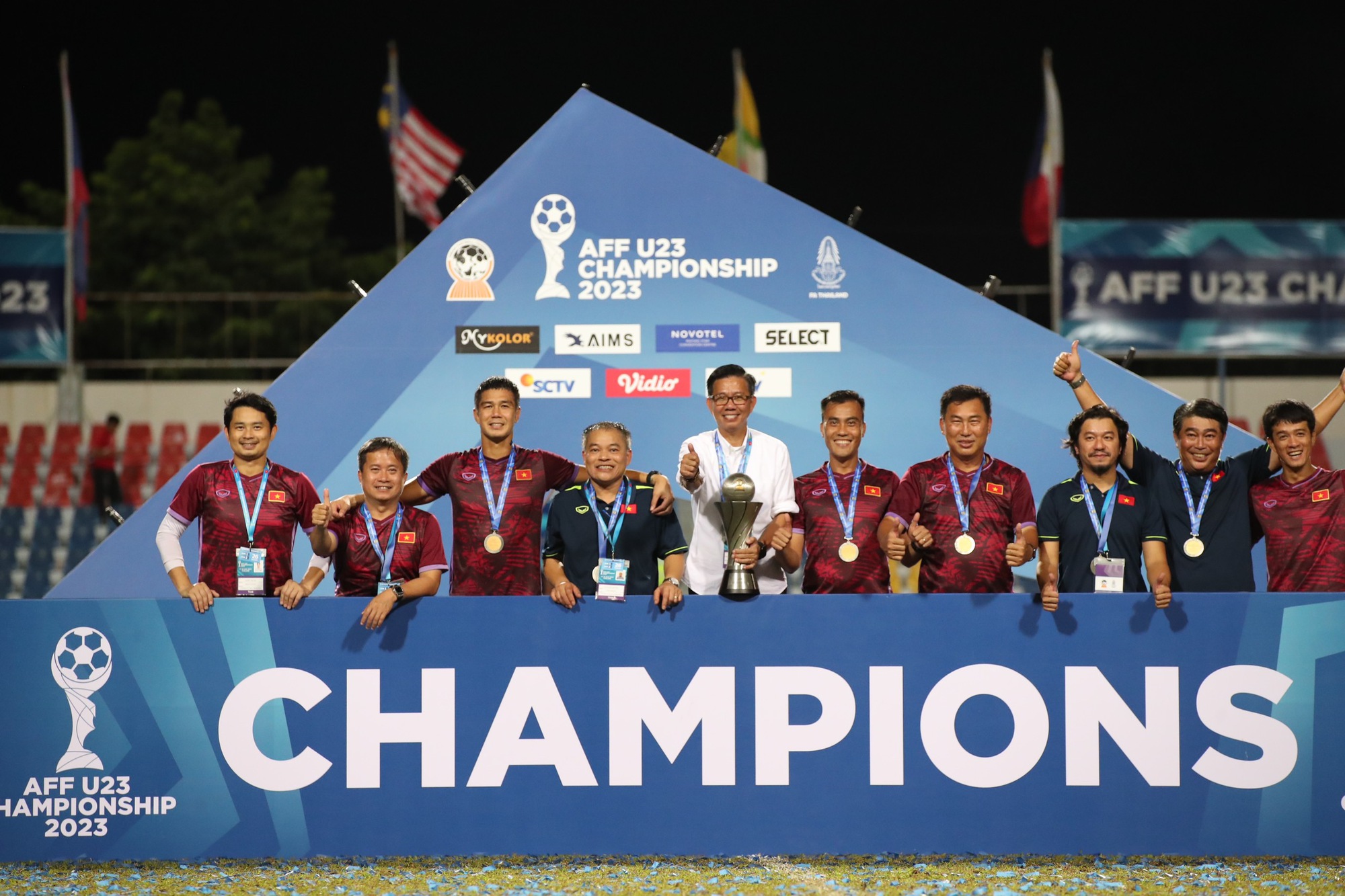 Chiến thắng tuyệt vời của U.23 Việt Nam, VFF thưởng lớn 1,8 tỉ đồng - Ảnh 14.