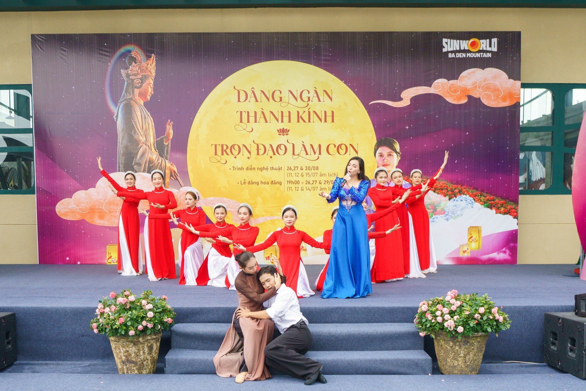 Hàng ngàn Phật tử hành hương về núi Bà Đen cầu bình an - Ảnh 11. Hàng ngàn Phật tử hành hương về núi Bà Đen cầu bình an - Ảnh 11.
