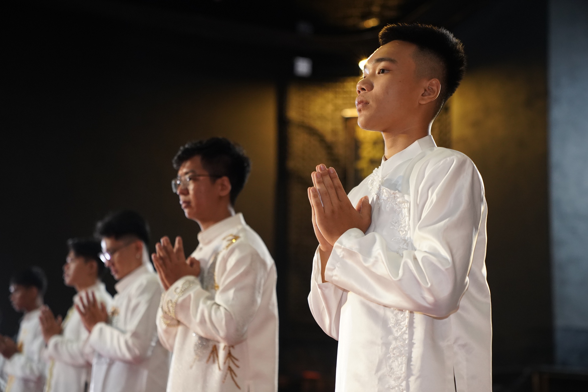 Hàng ngàn Phật tử hành hương về núi Bà Đen cầu bình an - Ảnh 7. Hàng ngàn Phật tử hành hương về núi Bà Đen cầu bình an - Ảnh 7.