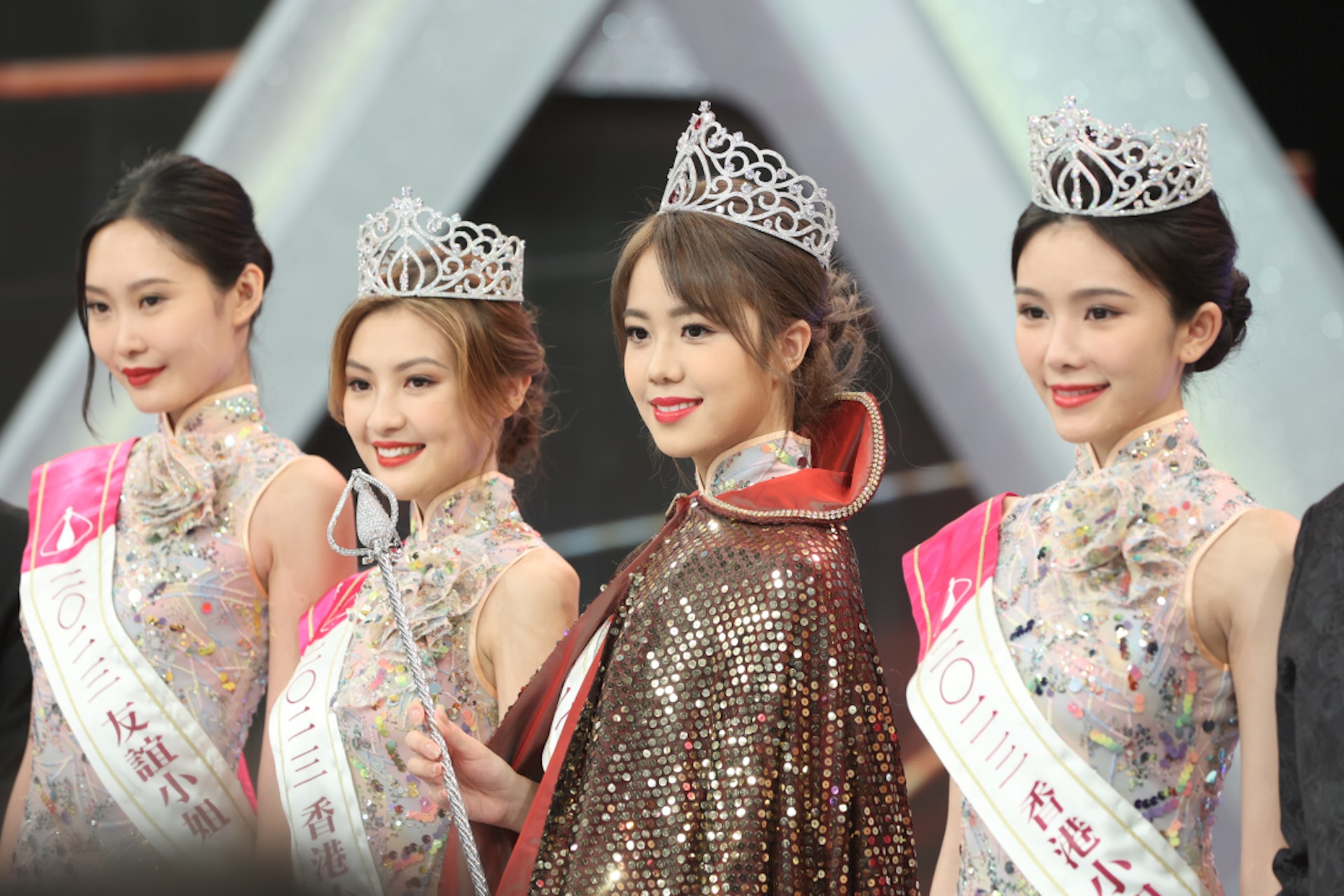 Người đẹp 21 tuổi vừa đăng quang 'Hoa hậu Hồng Kông 2023' - Ảnh 2.
