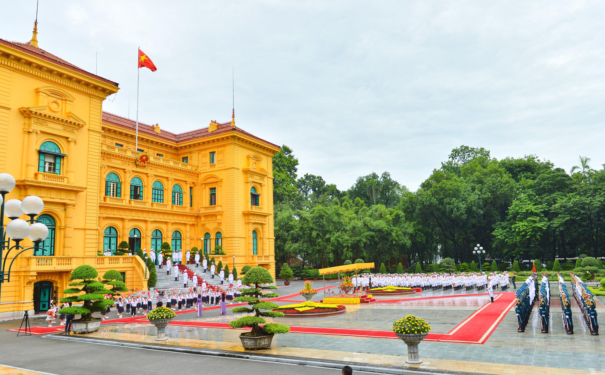 Lễ đón Thủ tướng Singapore Lý Hiển Long thăm chính thức Việt Nam - Ảnh 1.