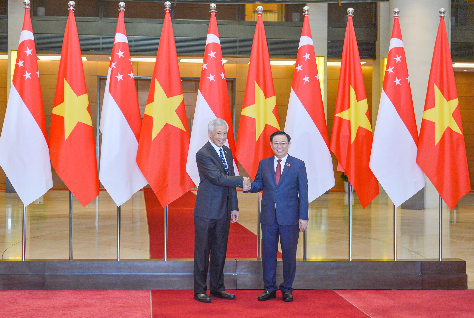 Chủ tịch Quốc hội Vương Đình Huệ hội kiến Thủ tướng Singapore Lý Hiển Long - Ảnh 3.