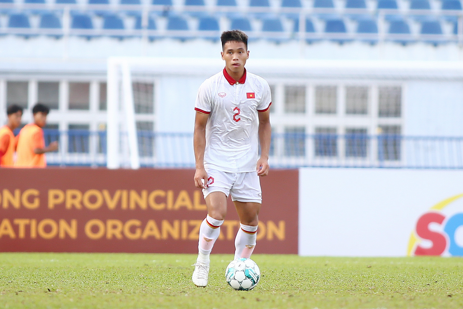 Mạnh Hưng trong trận dội tuyển U.23 Việt Nam thắng 4-1 trước đội U.23 Lào