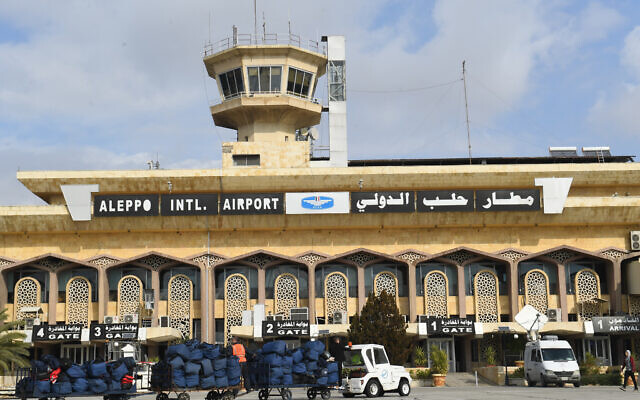 Israel bị tố tấn công sân bay quốc tế ở Syria, gây thiệt hại nghiêm trọng - Ảnh 1.