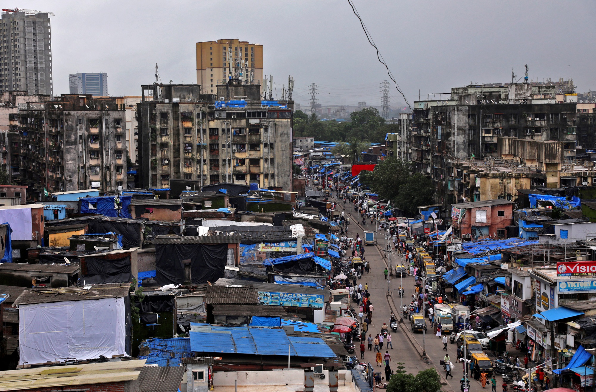 Dự án xóa sổ khu ổ chuột Dharavi: người dân Ấn Độ lo lắng về tương lai - Ảnh 1.