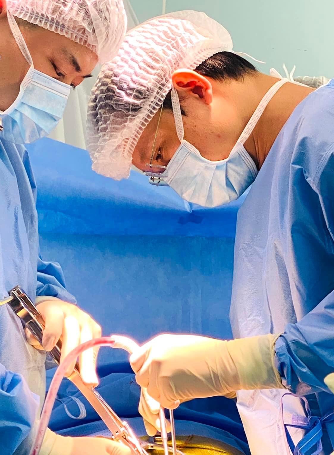 Bác sĩ 'quốc dân' mang tên Quốc Khánh- Ảnh 2. Bác sĩ 'quốc dân' mang tên Quốc Khánh- Ảnh 2.