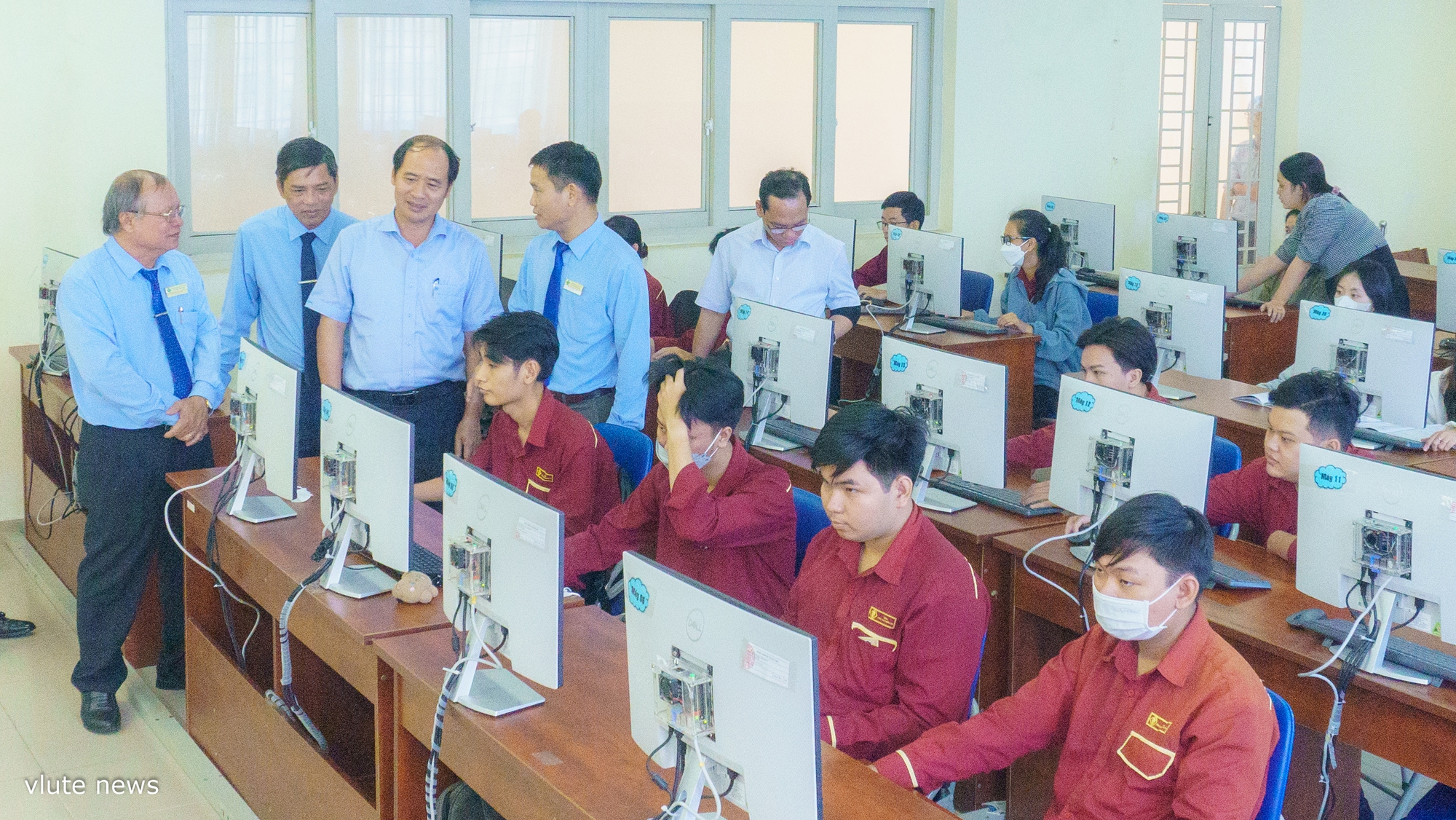 Trường ĐH Sư phạm kỹ thuật Vĩnh Long: Nơi đào tạo nguồn nhân lực chất lượng cao - Ảnh 3. Trường ĐH Sư phạm kỹ thuật Vĩnh Long: Nơi đào tạo nguồn nhân lực chất lượng cao - Ảnh 3.