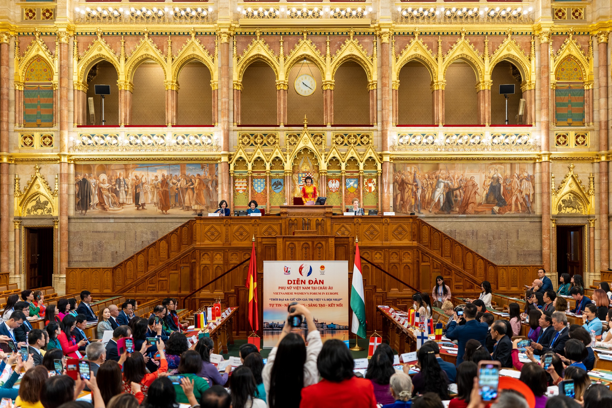 Pendiri Forum Wanita Vietnam di Eropa - Foto 1. Người tạo lập diễn đàn phụ nữ Việt Nam tại châu Âu - Ảnh 1.