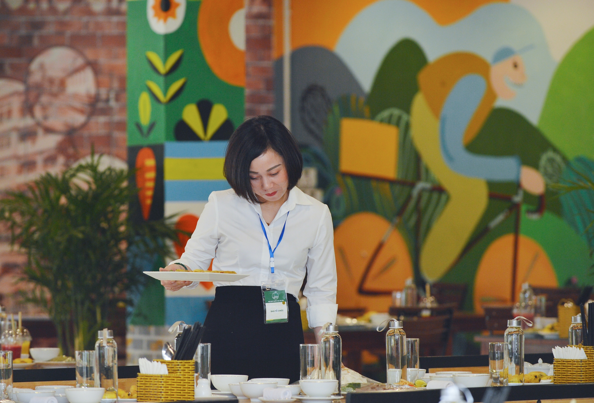 Cận cảnh bữa trưa của Thủ tướng Lý Hiển Long và phu nhân tại Đại học QGHN - Ảnh 3.