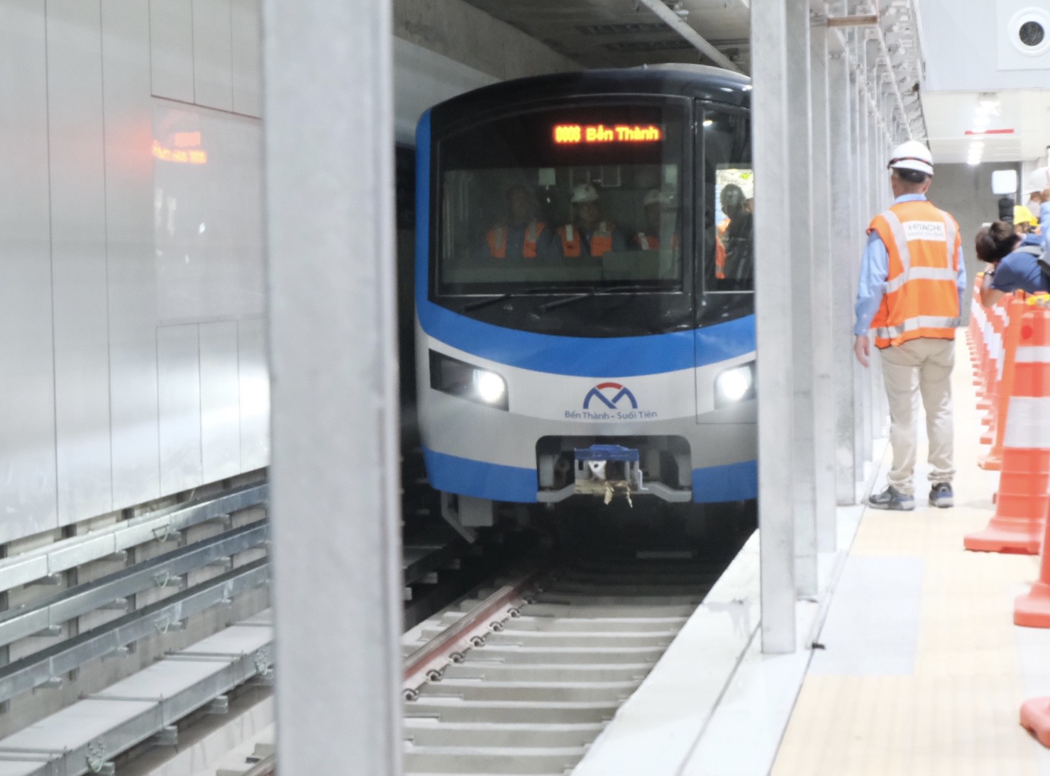 Lãnh đạo TP.HCM lần đầu tiên đi thử toàn tuyến metro  - Ảnh 2.