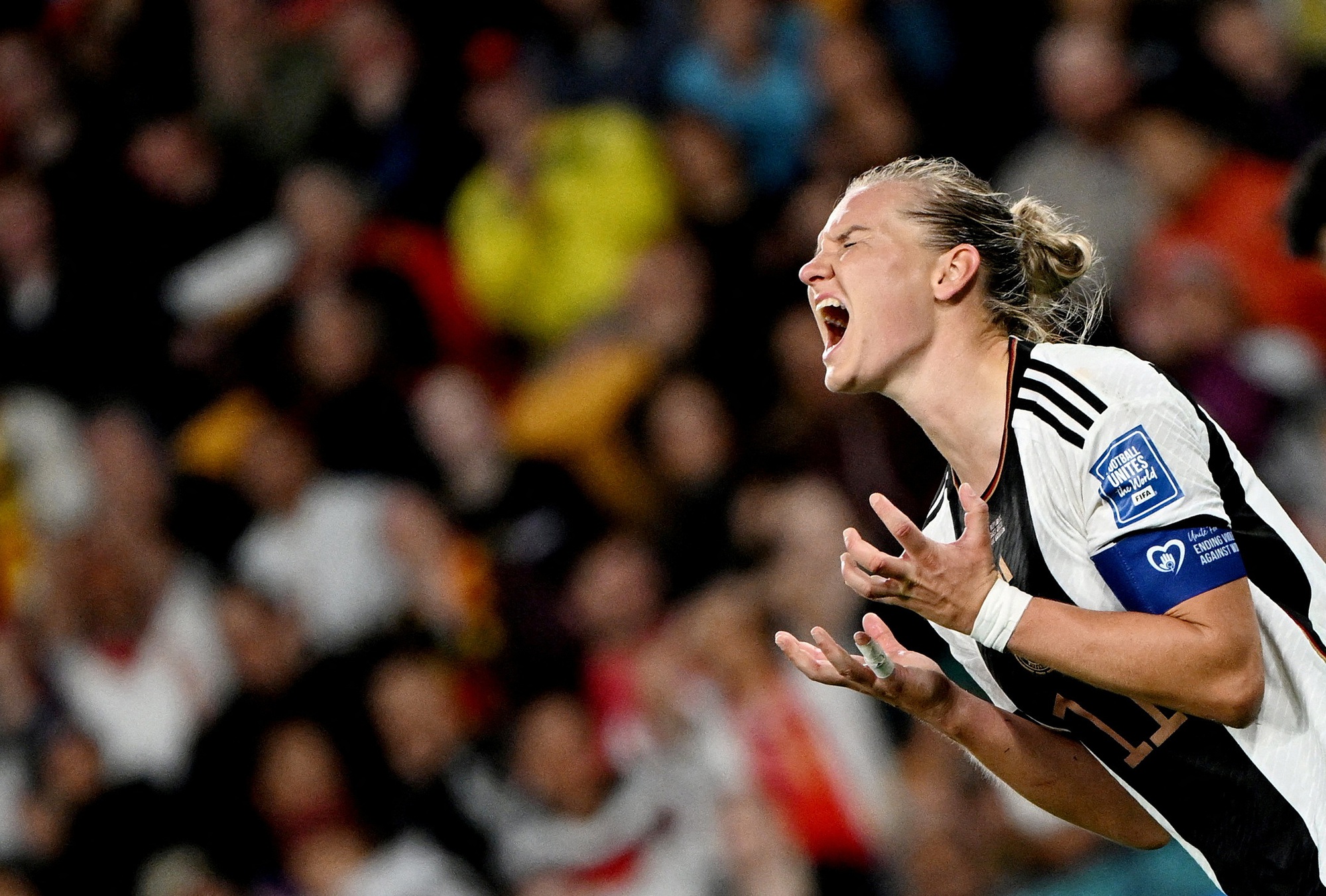 Những khoảnh khắc chiến thắng và thất bại đáng nhớ nhất ở vòng bảng World Cup nữ 2023 - Ảnh 2.