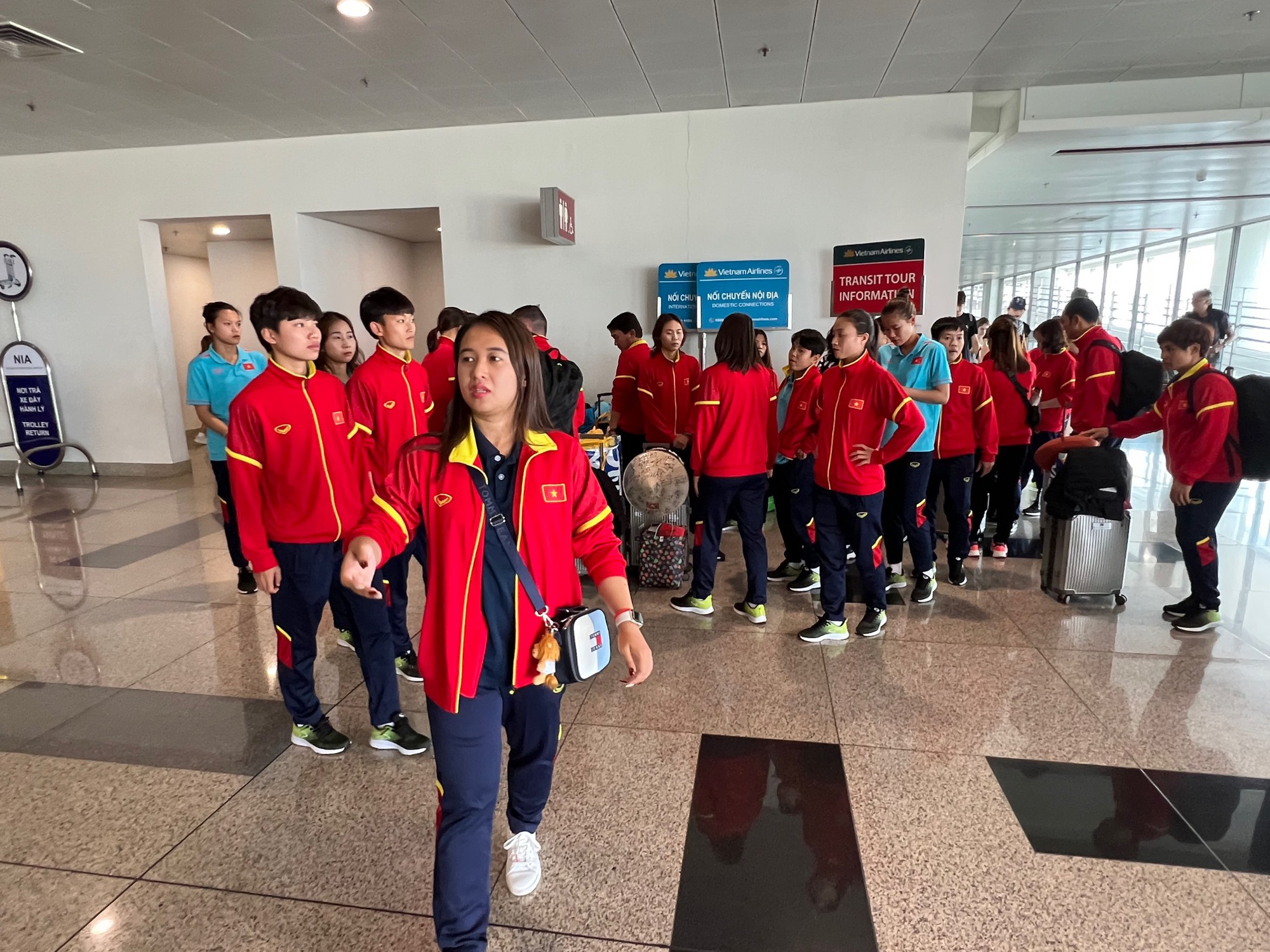 Đội tuyển nữ Việt Nam trở về an toàn, kết thúc hành trình World Cup lịch sử  - Ảnh 11.