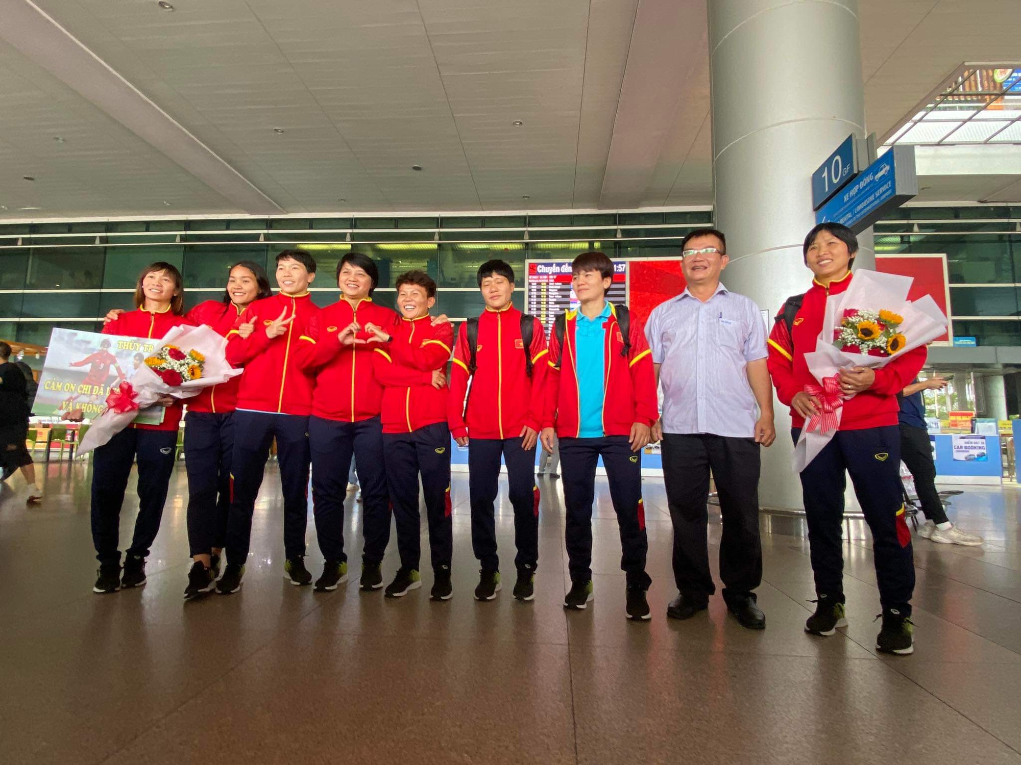 Thủ môn Kim Thanh tạm biệt đội tuyển nữ Việt Nam, trở về TP.HCM - Ảnh 8.
