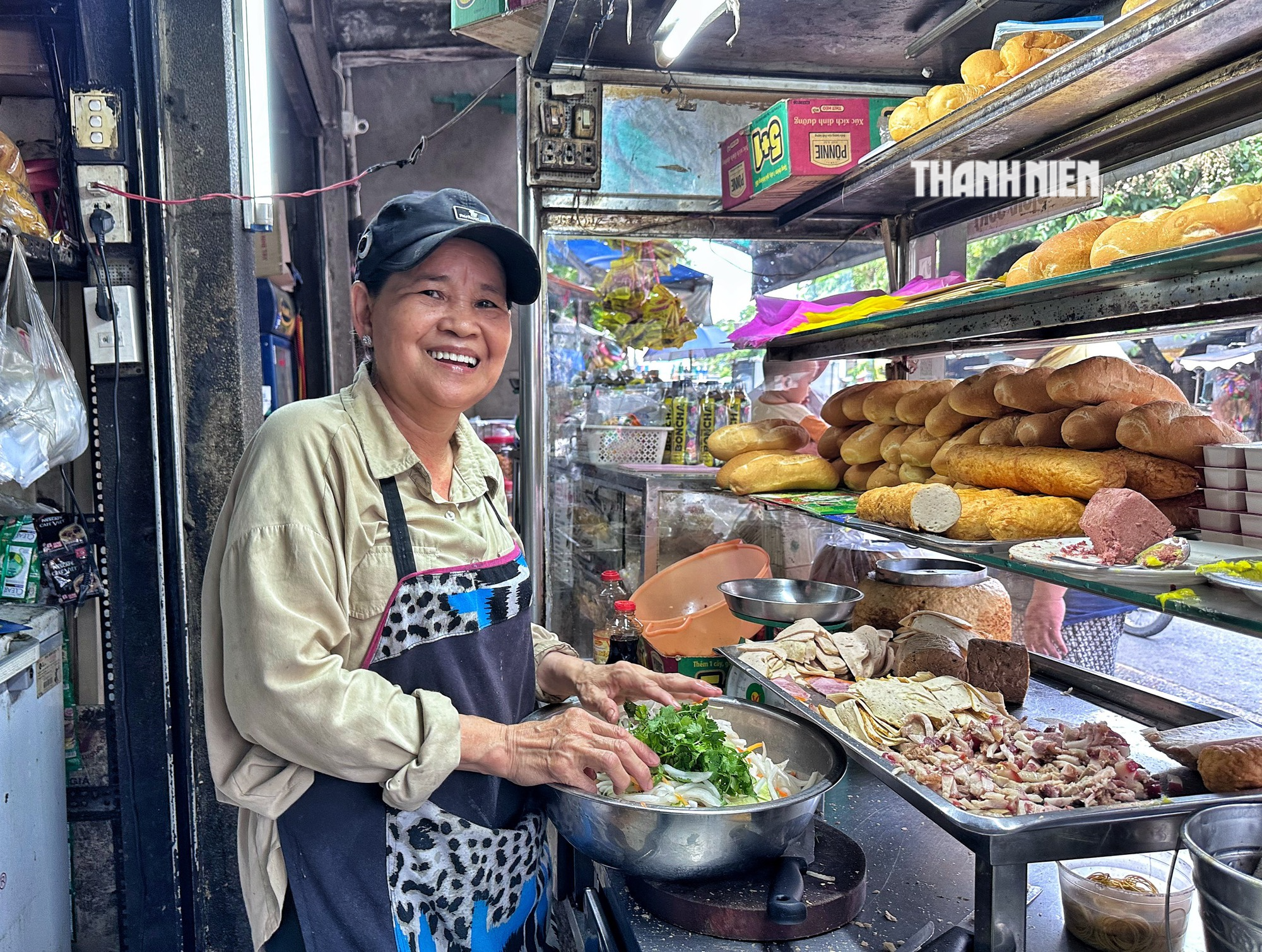 Bà chủ bán bánh mì hơn 50 năm: 'Hà tiện' để mua… 9 căn nhà Sài Gòn - Ảnh 1.