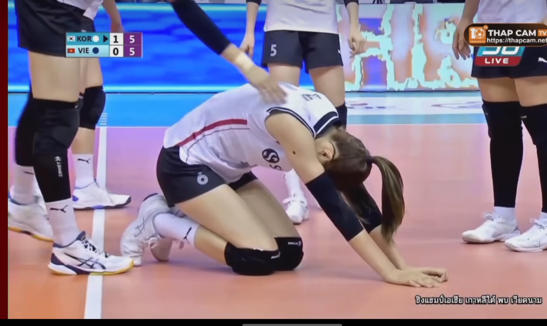 Kieu Trinh 'fired a cannon', making the Korean volleyball player's face darken - Photo 2.